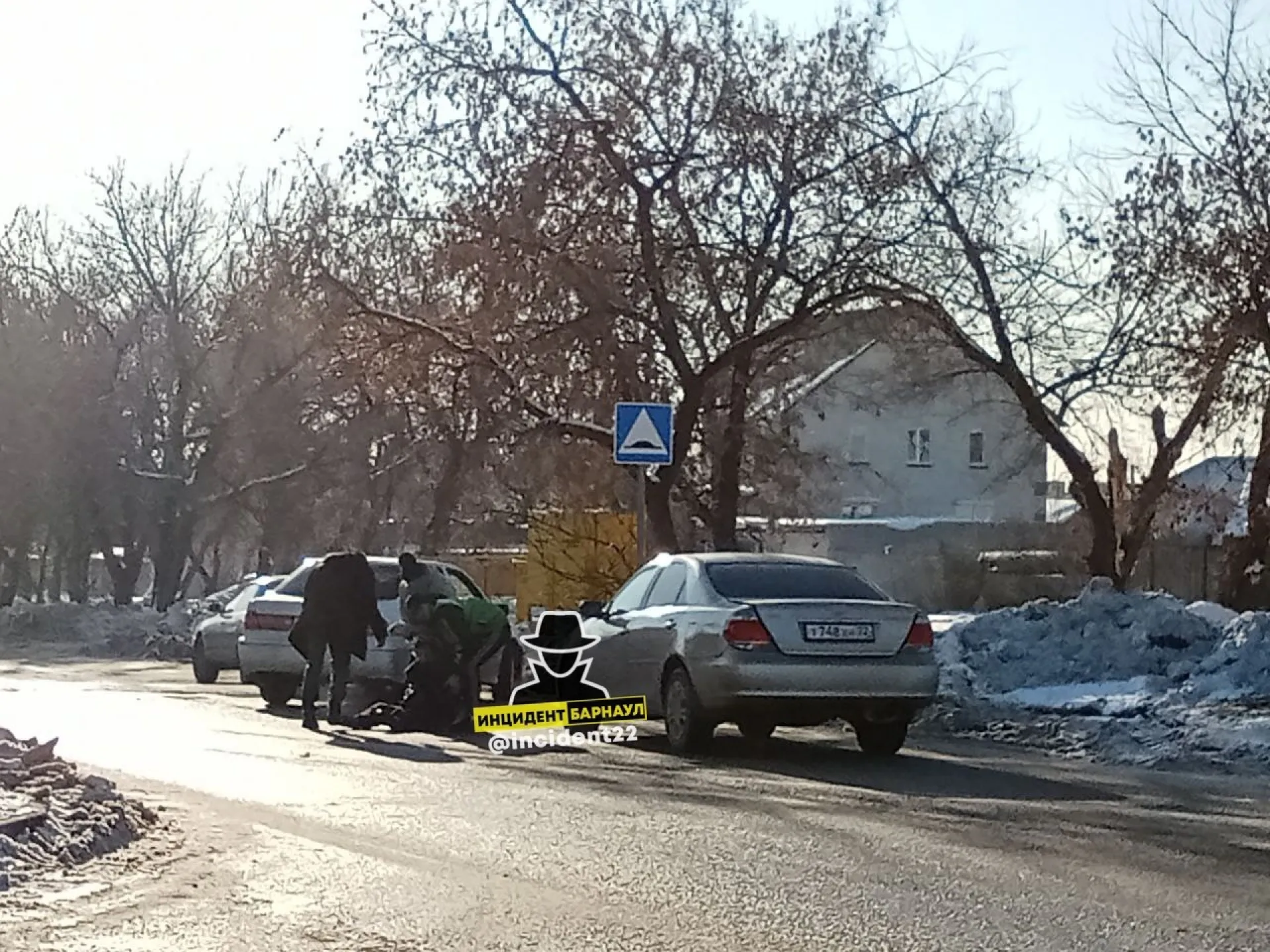 75-летняя женщина попала под машину в Барнауле 