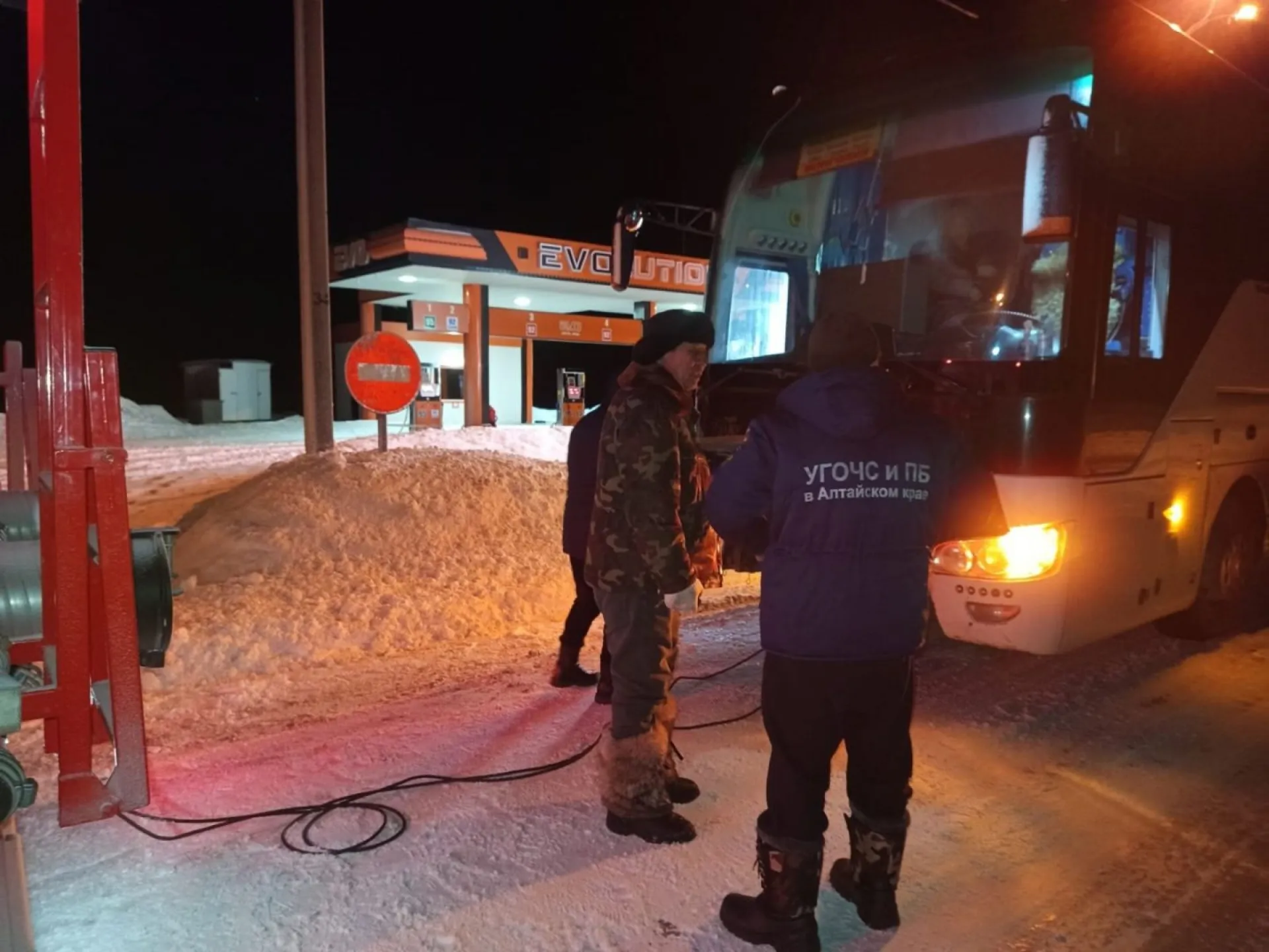 Автобус с иностранцами сломался в Алтайском крае