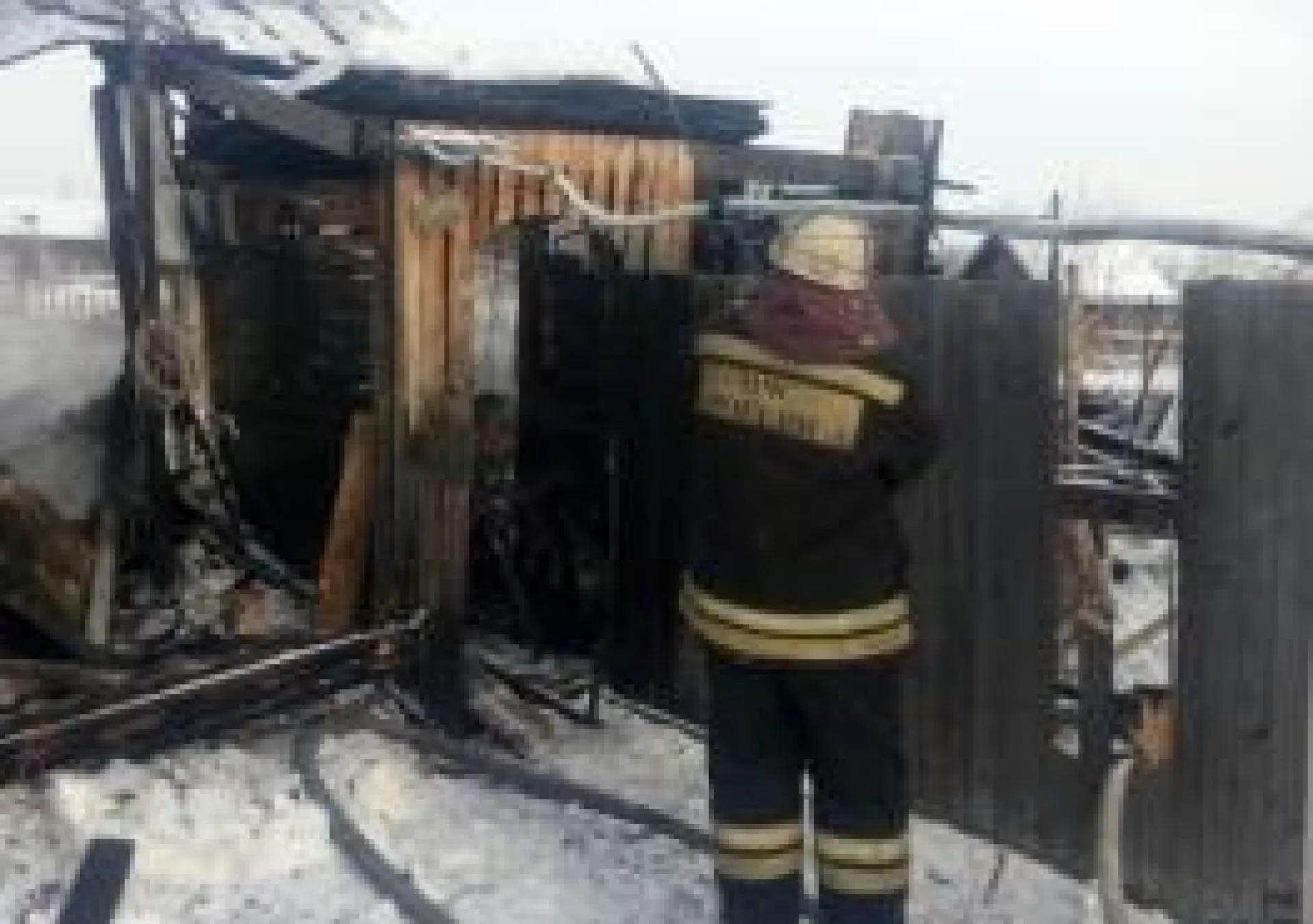 Женщина и двое мужчин погибли при пожаре в жилом доме в Тальменском районе
