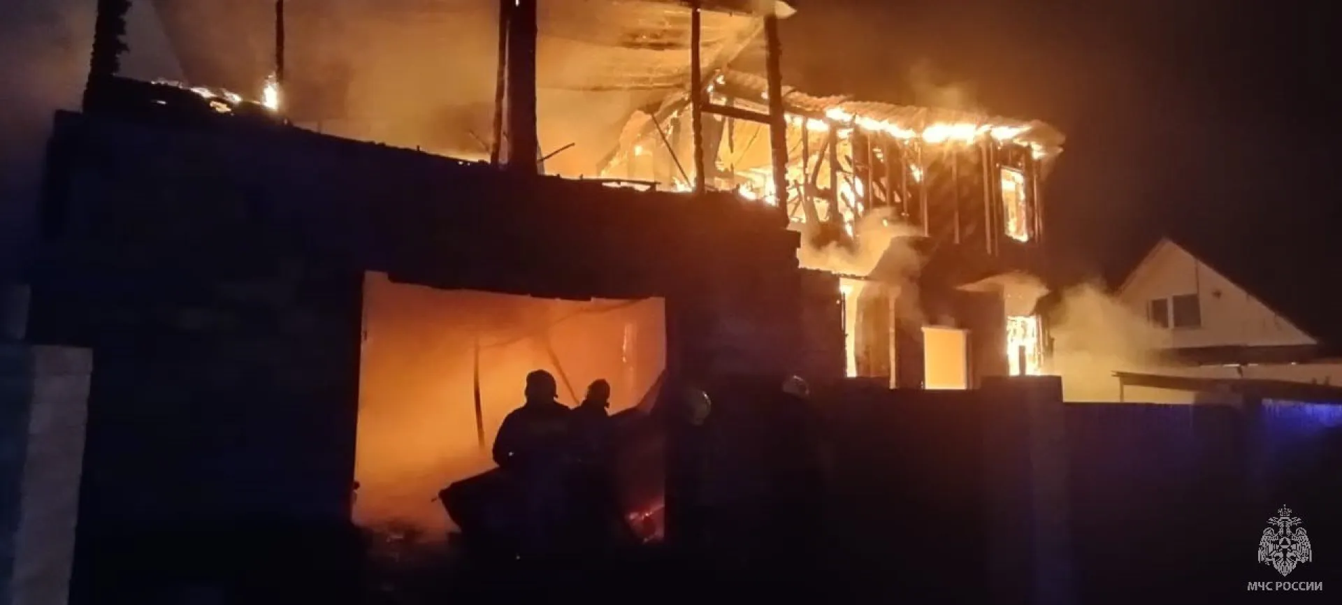 Крупный пожар произошел в барнаульском поселке