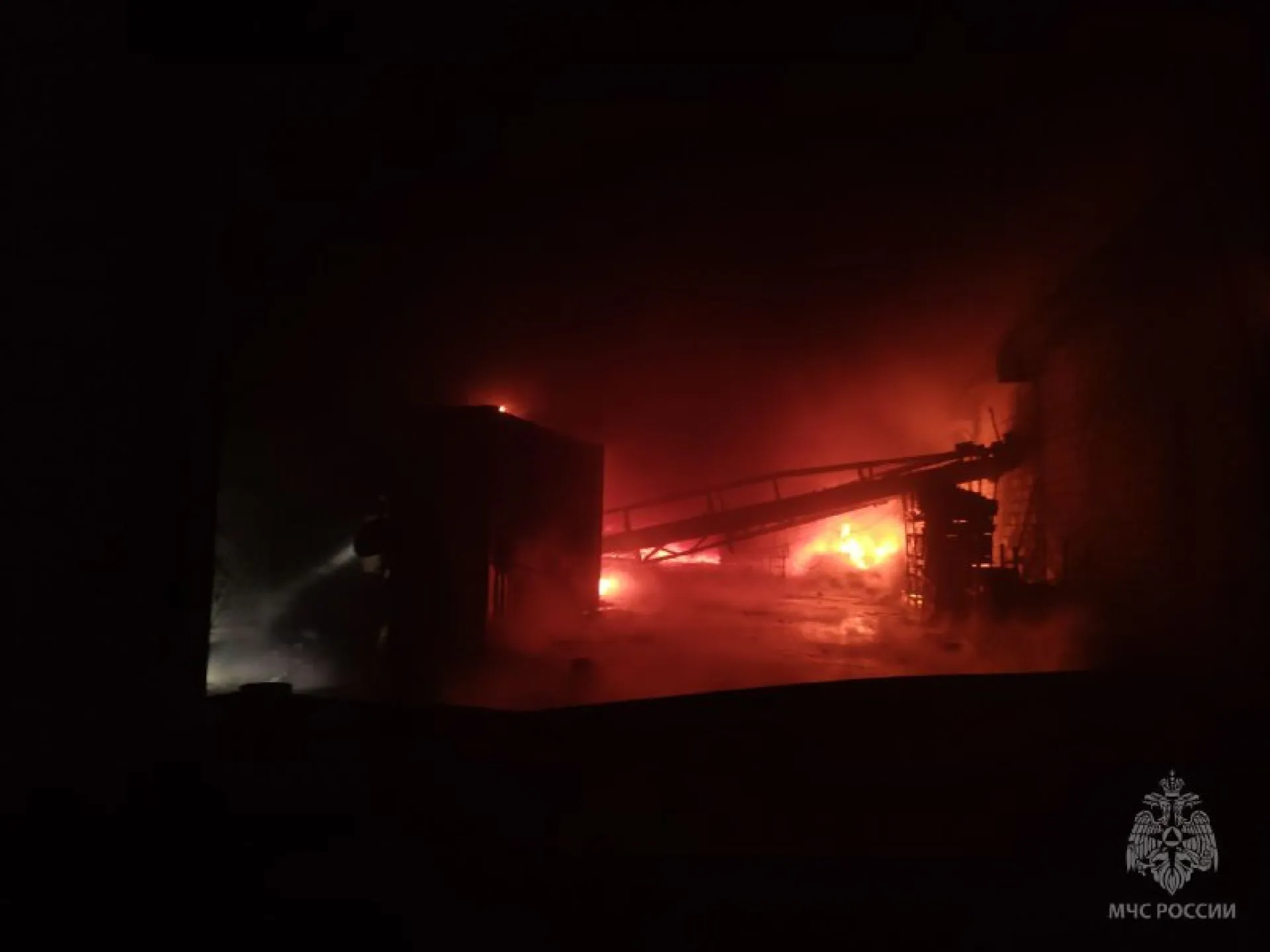 Крупный пожар в Барнауле удалось локализовать 