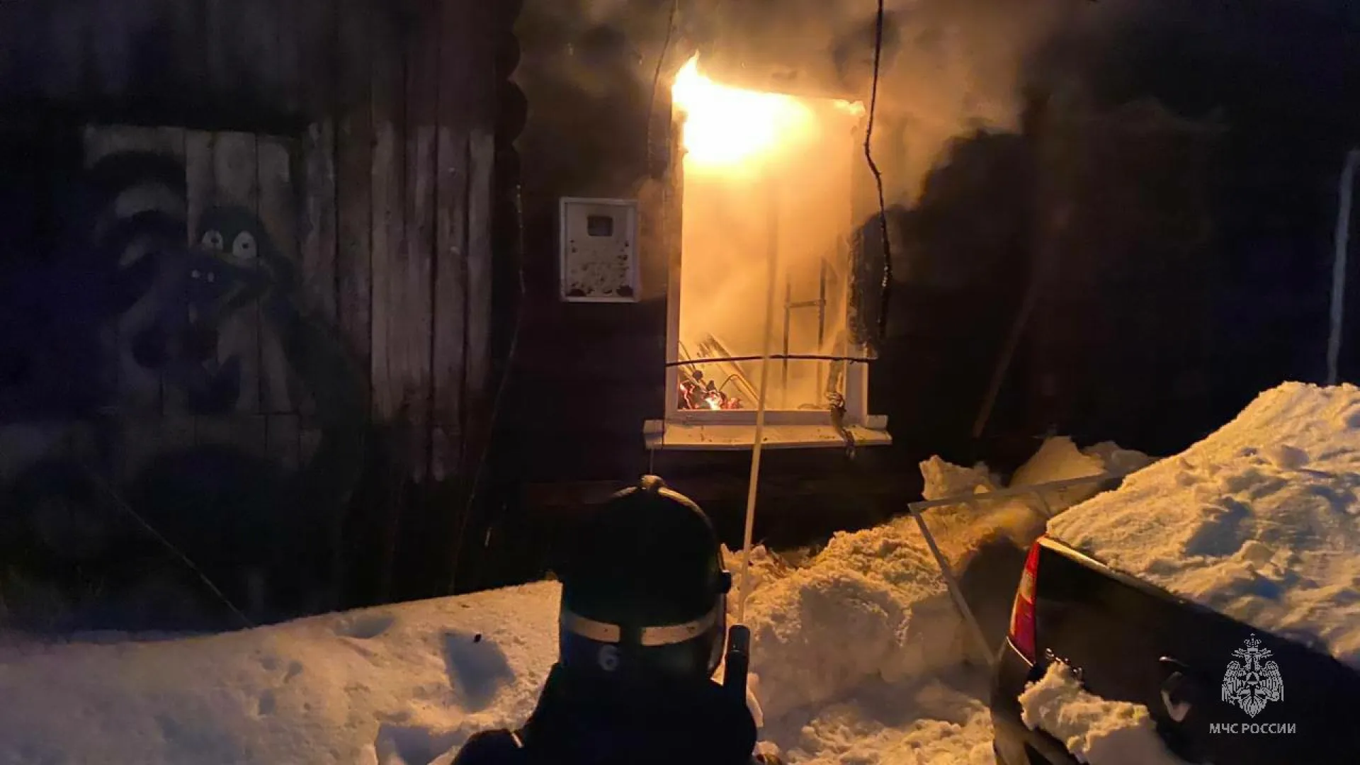 Крупный пожар произошел в частном секторе в Барнауле