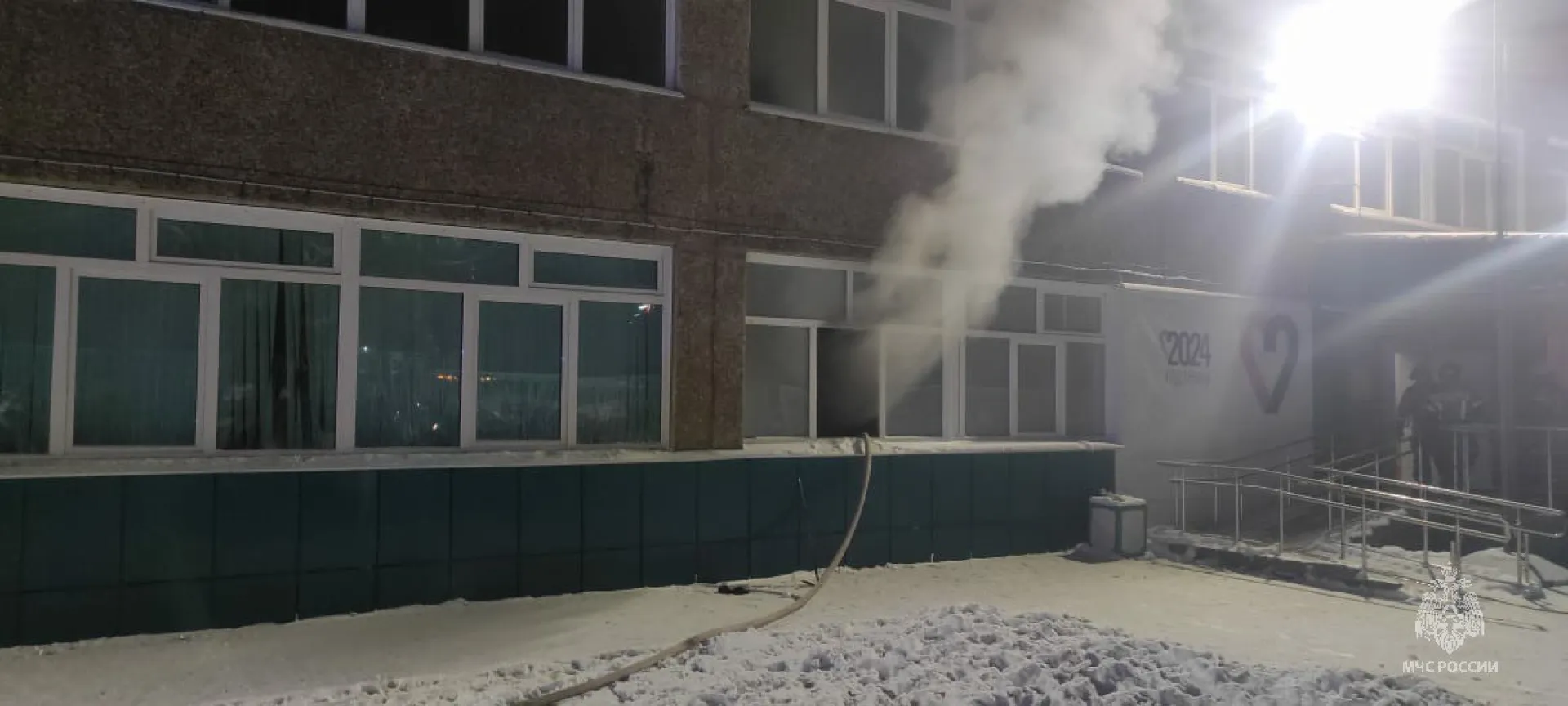 Пожар произошел рано утром в барнаульском лицее Пожар произошел рано утром в барнаульском лицее