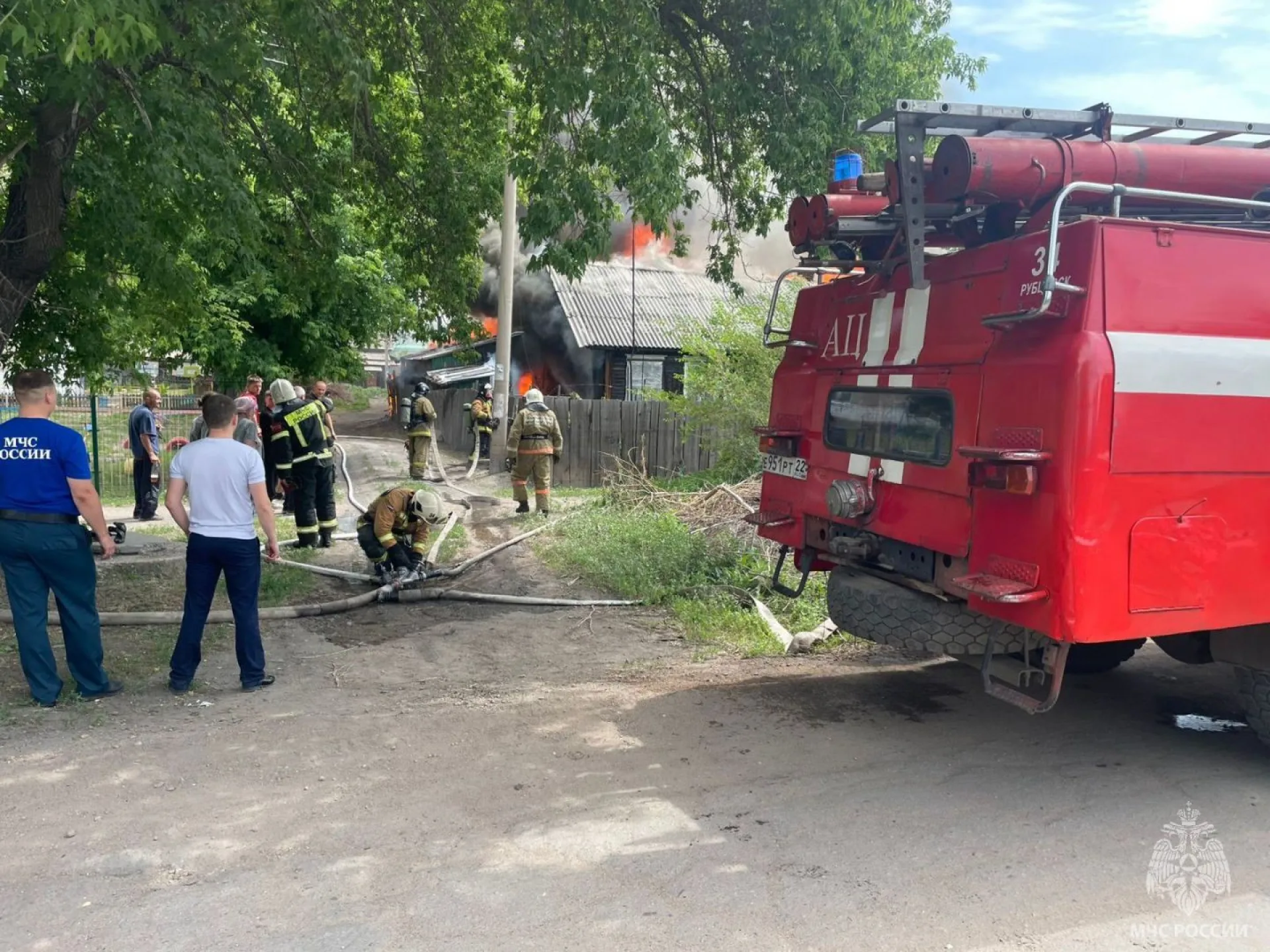 Два человека погибли при крупном пожаре в Рубцовске Два человека погибли при крупном пожаре в Рубцовске