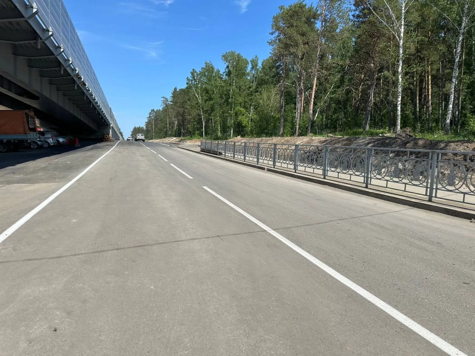 Новый съезд строящейся развязки на Змеиногорском тракте открыли в Барнауле