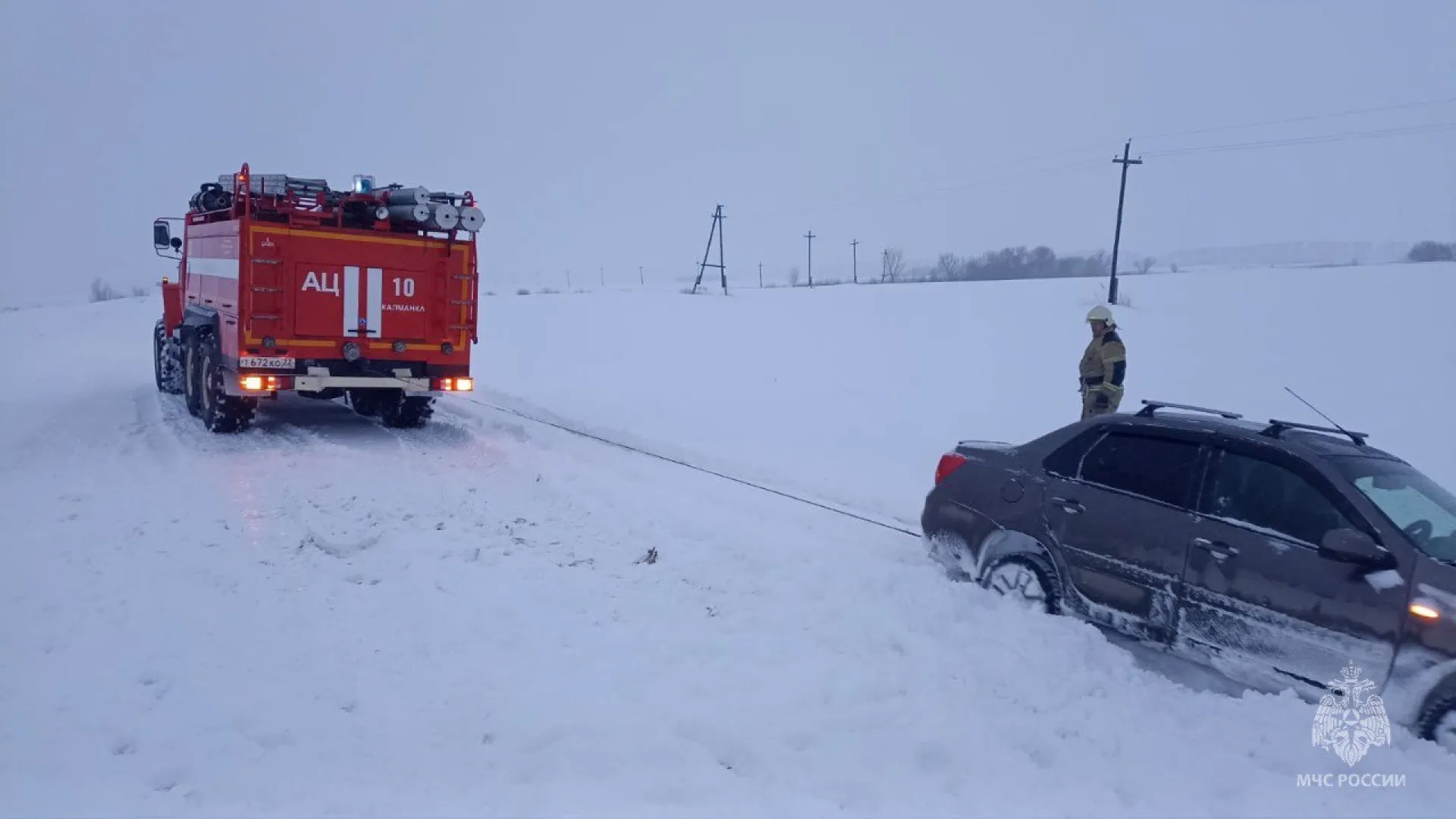 Помощь спасателей потребовалась водителям Алтайского края из-за непогоды