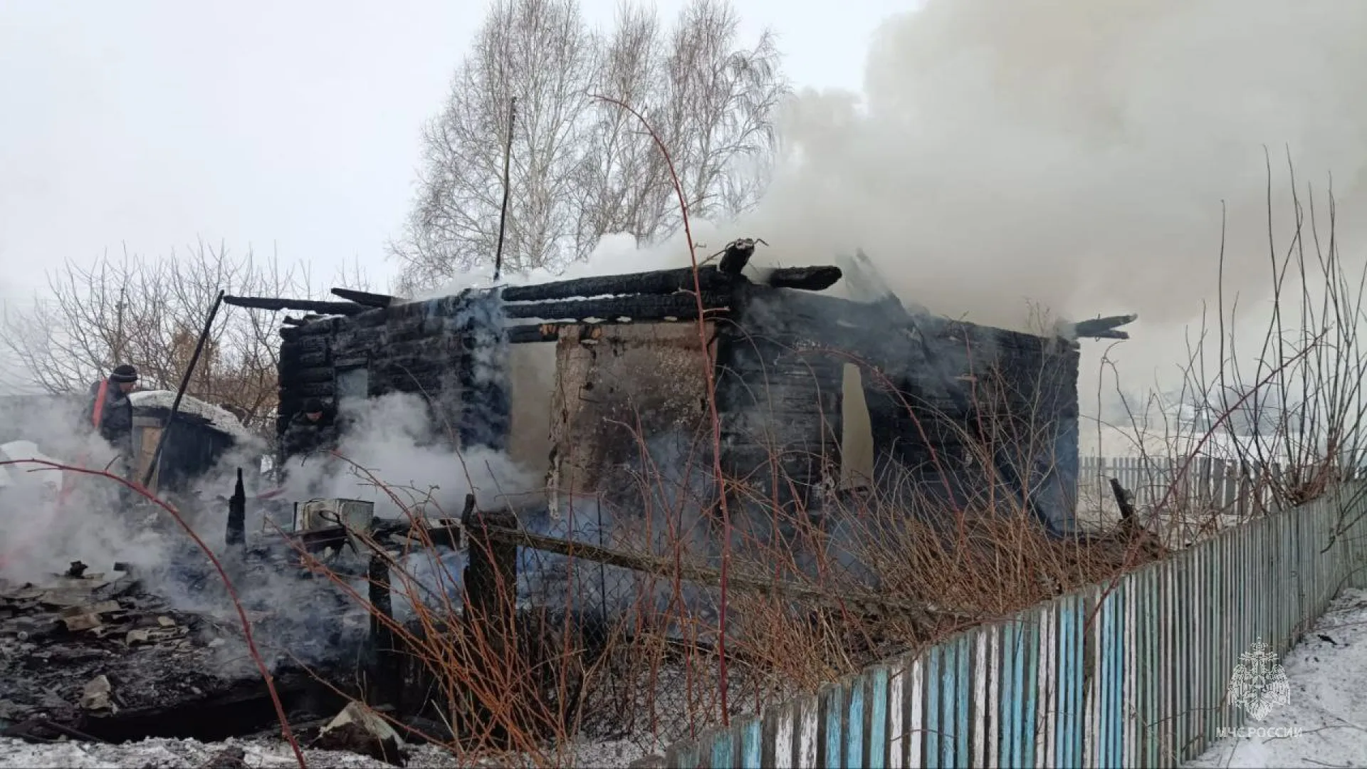 Мужчина погиб при крупном пожаре в Ельцовском районе 