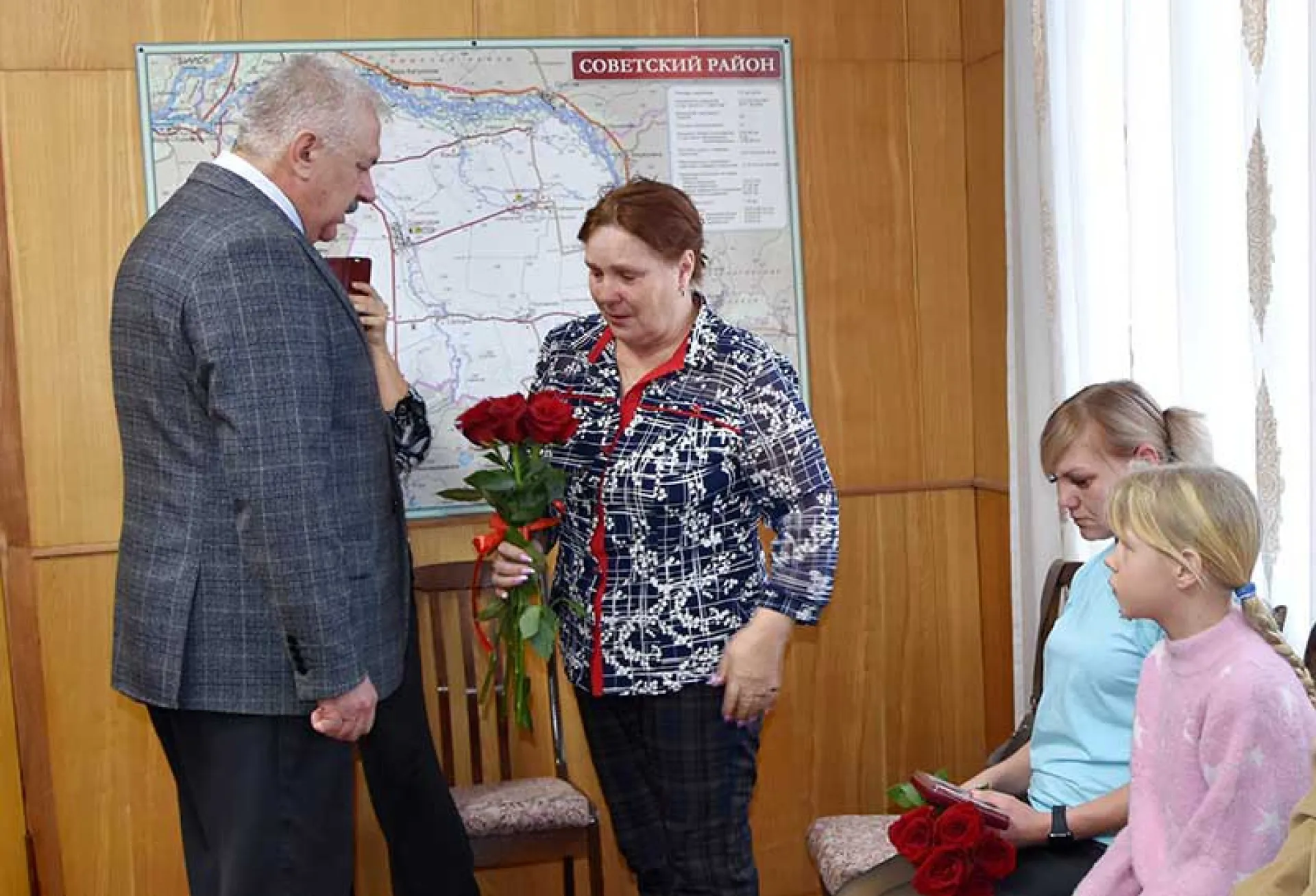 Орден Мужества посмертно вручили родным бойца из Советского района