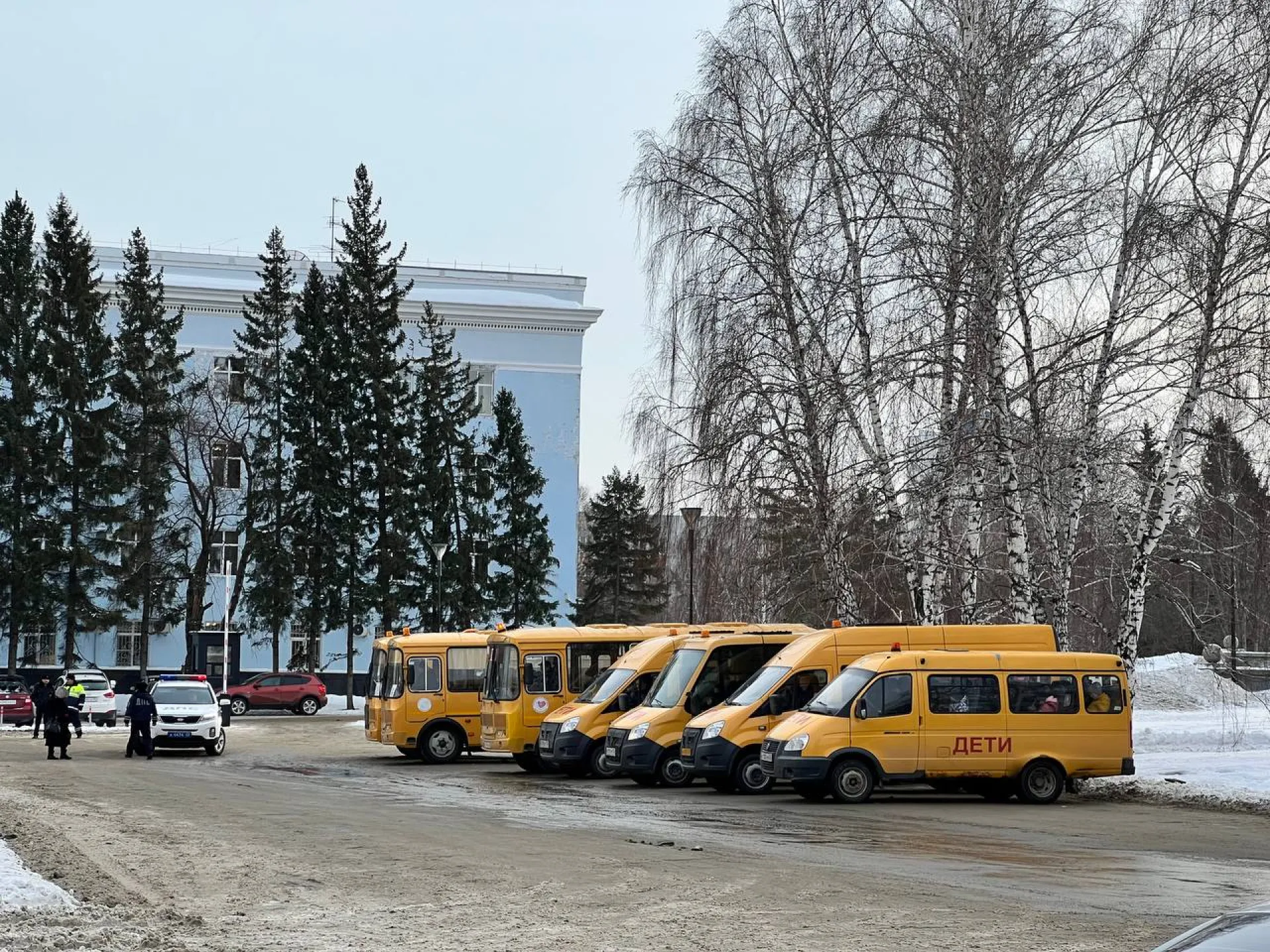 Барнаульцев просят быть готовыми ко встрече с колоннами школьников Барнаульцев просят быть готовыми ко встрече с колоннами школьников