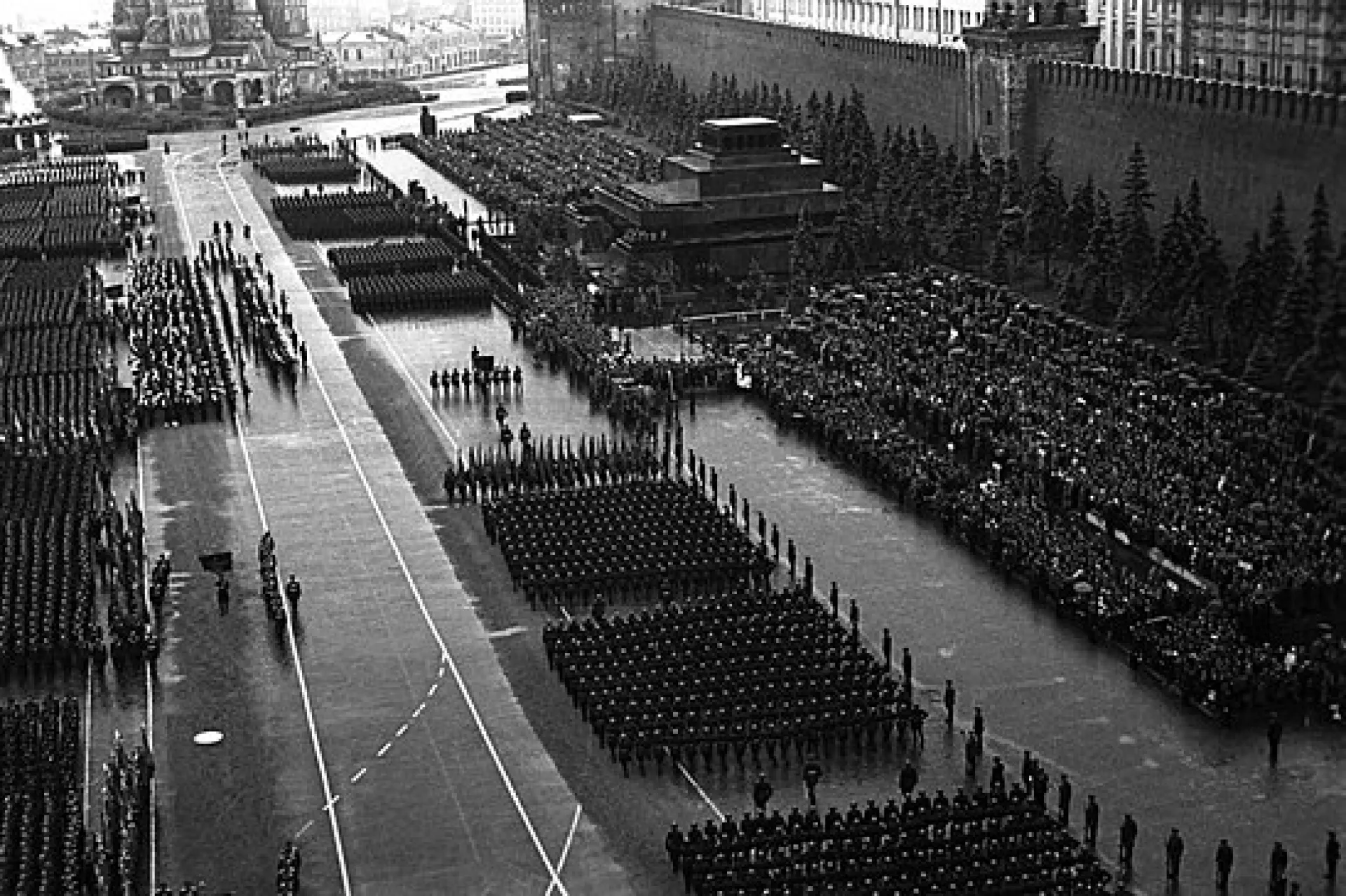 В России создадут онлайн-портал о судьбах участников Парада Победы 1945 года В России создадут онлайн-портал о судьбах участников Парада Победы 1945 года