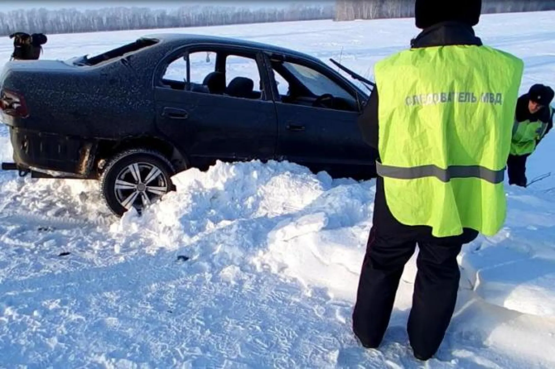 Фото: полицейские задержали подозреваемого в угоне автомобиля и краже в Алтайском крае