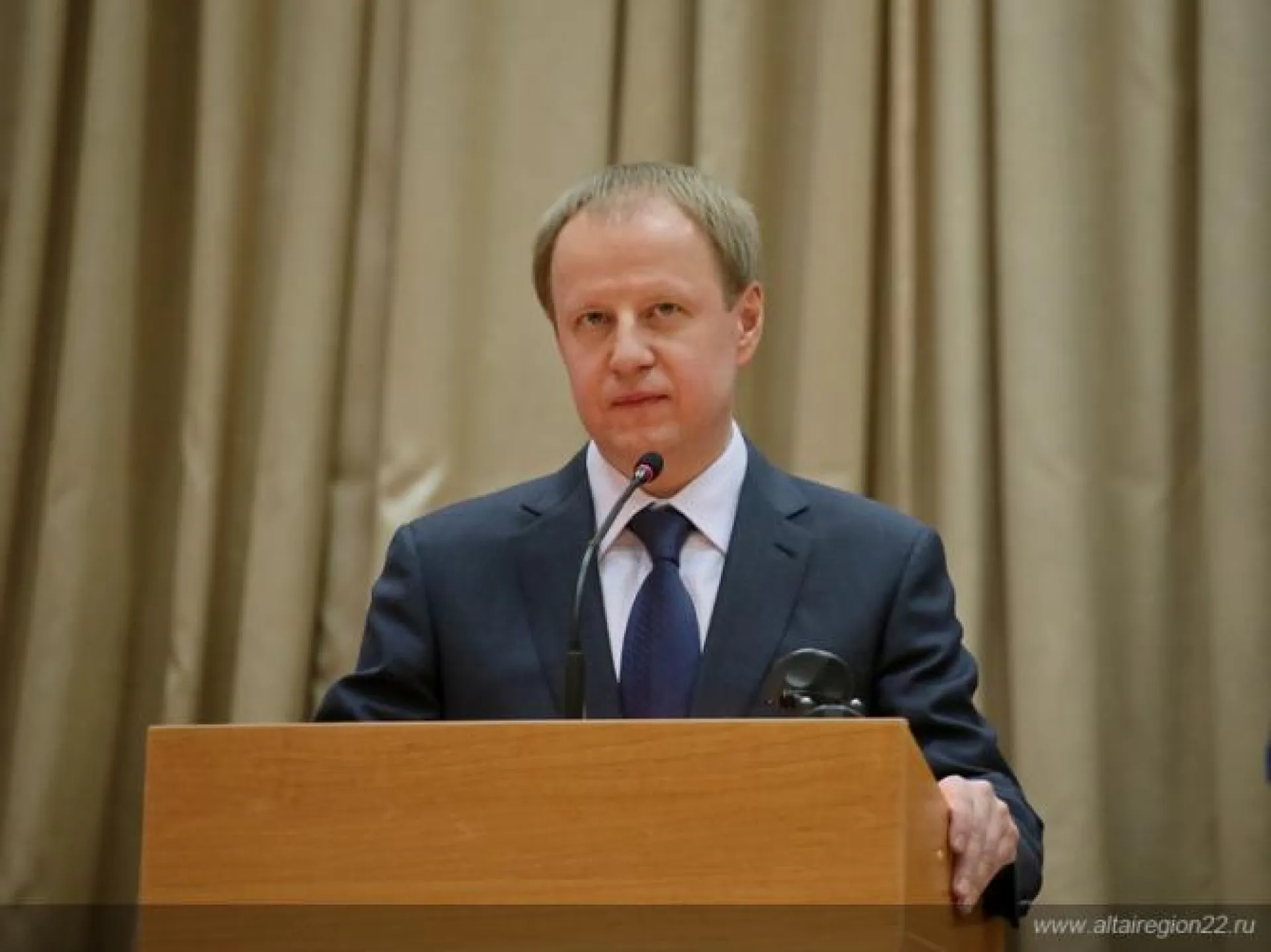 Виктор Томенко поздравил жителей региона с Днем медицинского работника Виктор Томенко поздравил жителей региона с Днем медицинского работника