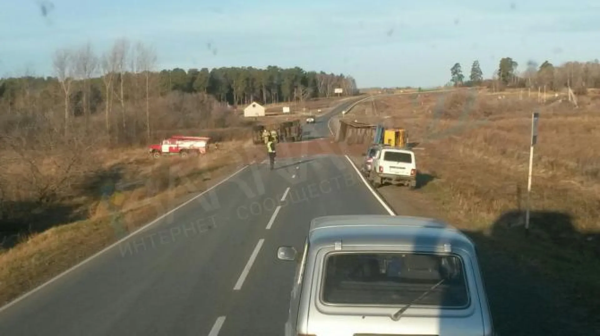 КамАЗ опрокинулся набок после ДТП в Алтайском крае КамАЗ опрокинулся набок после ДТП в Алтайском крае