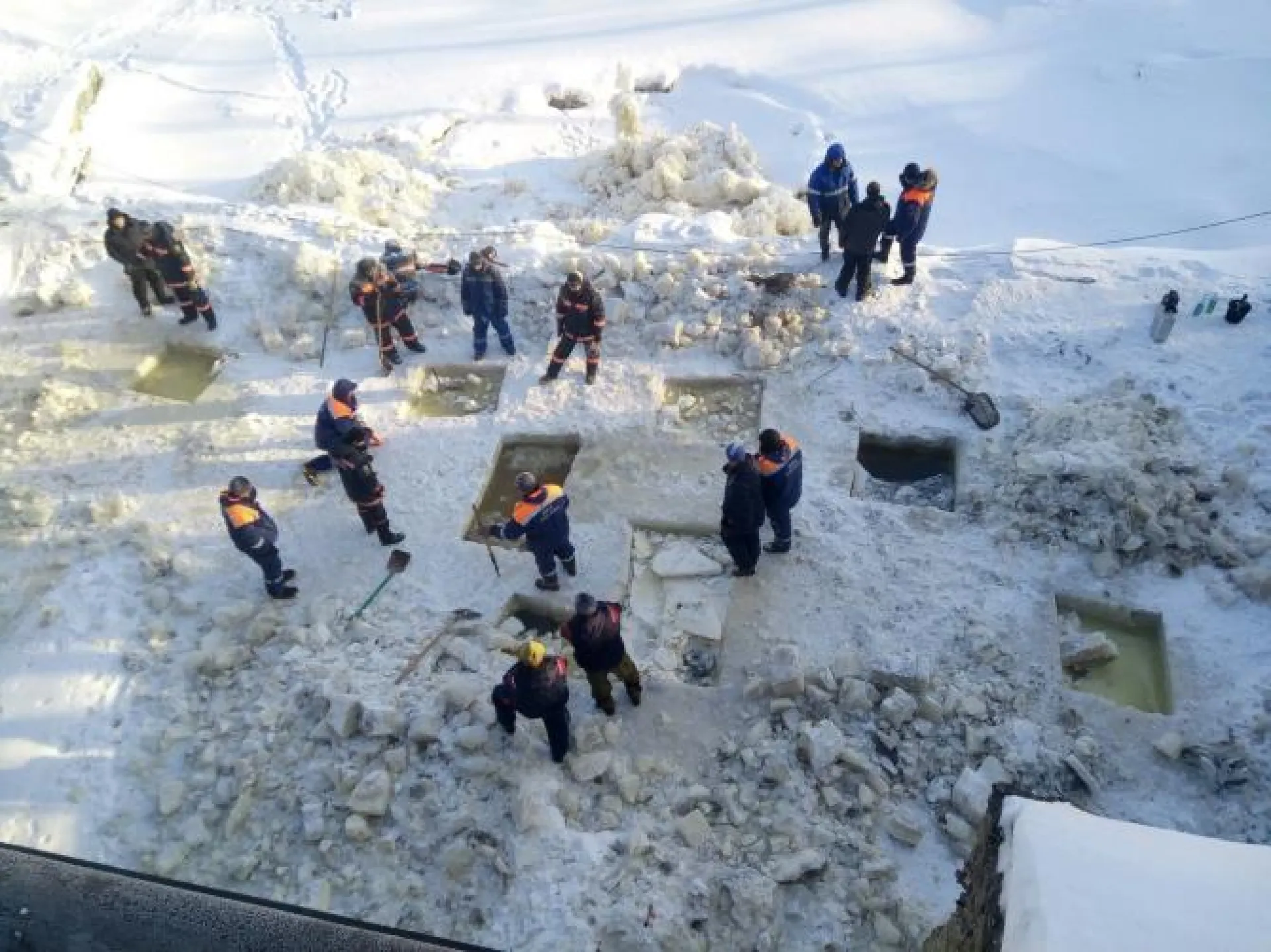 Мальчика, который провалился под лёд, второй день ищут в Барнауле Мальчика, который провалился под лёд, второй день ищут в Барнауле