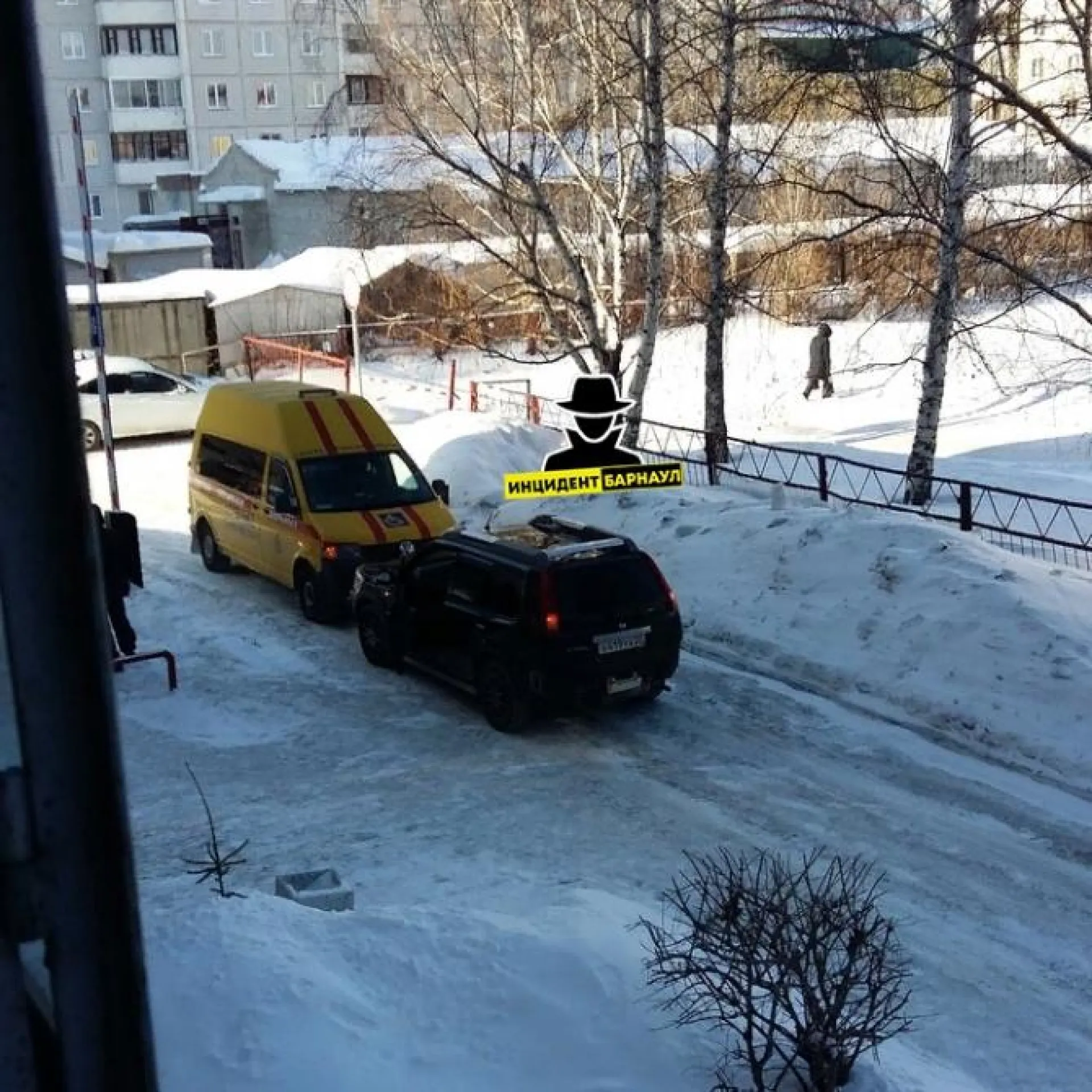 Фото: ДТП с участием автомобиля медпомощи произошло в Барнауле