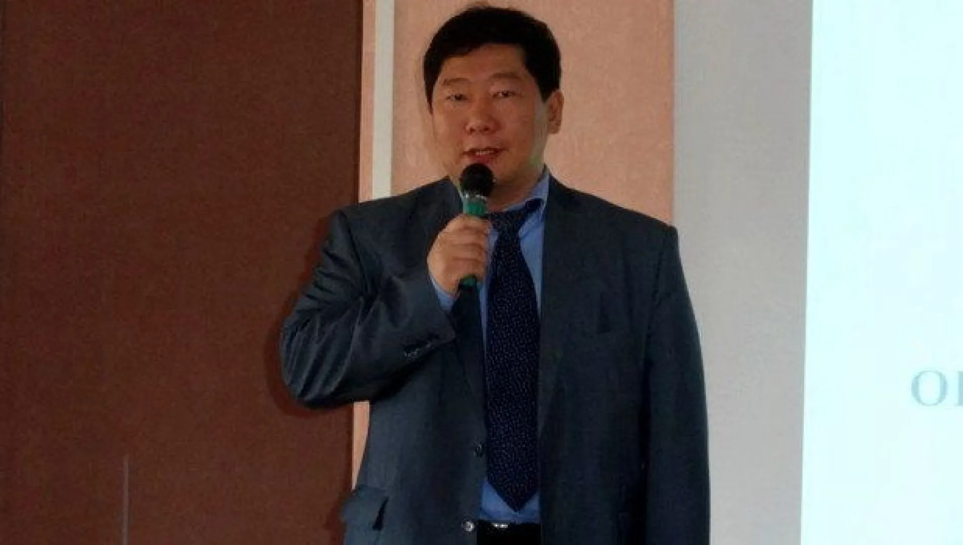 Суд разрешил бывшему ректору ААЭП получать пособие по безработице на руки Суд разрешил бывшему ректору ААЭП получать пособие по безработице на руки