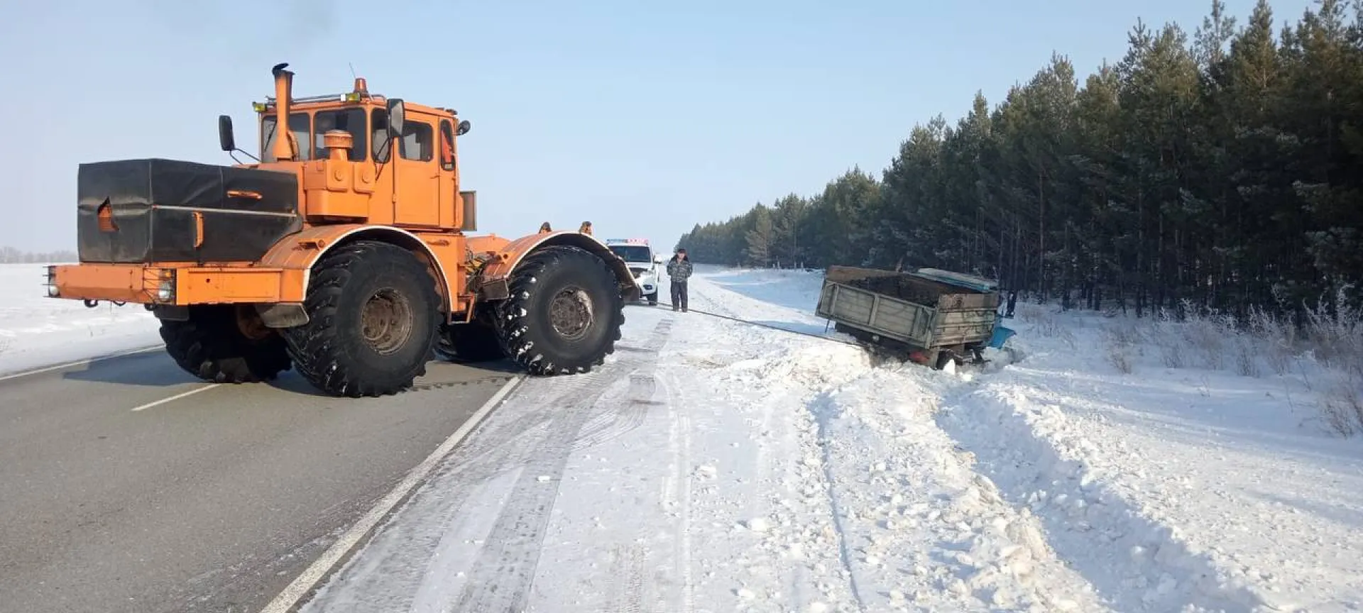 Дорожники пришли на помощь водителю, избежавшему серьёзной аварии в Немецком национальном районе