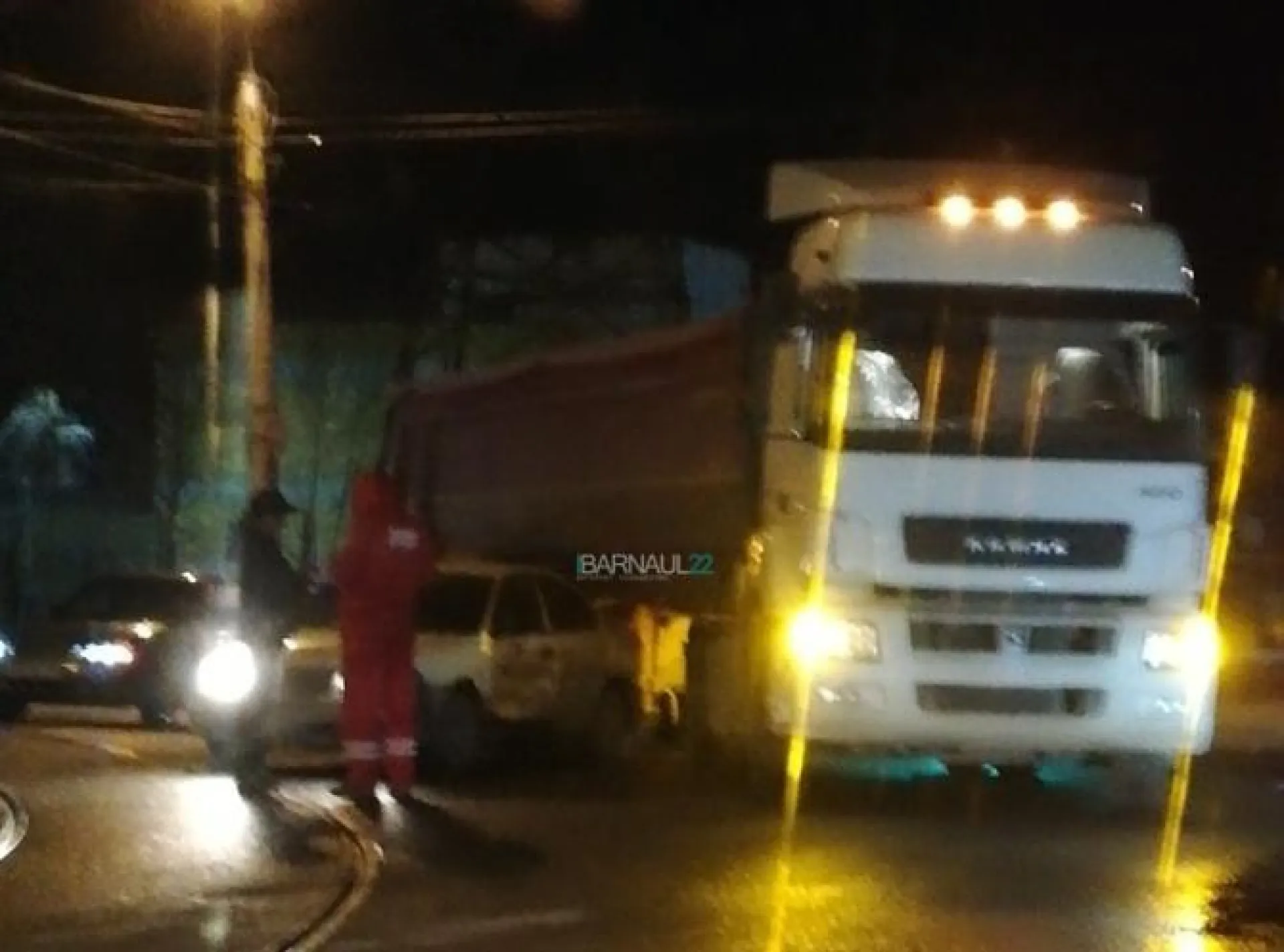 ДТП с участием КамАЗа  произошло в Барнауле 