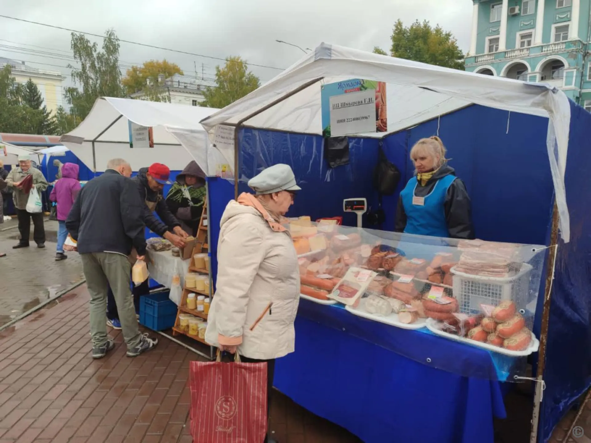 Прибыль на городской продовольственной ярмарке в Барнауле составила 7,8 миллиона рублей Прибыль на городской продовольственной ярмарке в Барнауле составила 7,8 миллиона рублей