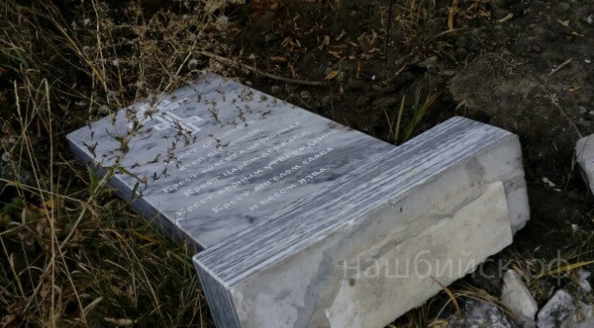 Неизвестные спилили поклонный крест в Бийске Неизвестные спилили поклонный крест в Бийске