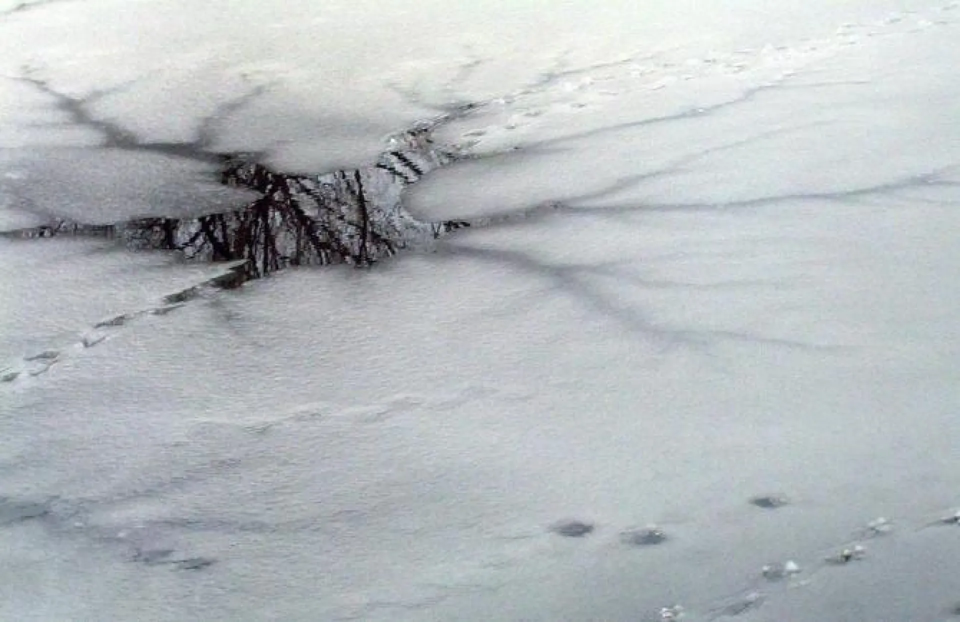 Спасатели патрулируют водоемы во время ледостава в Алтайском крае
