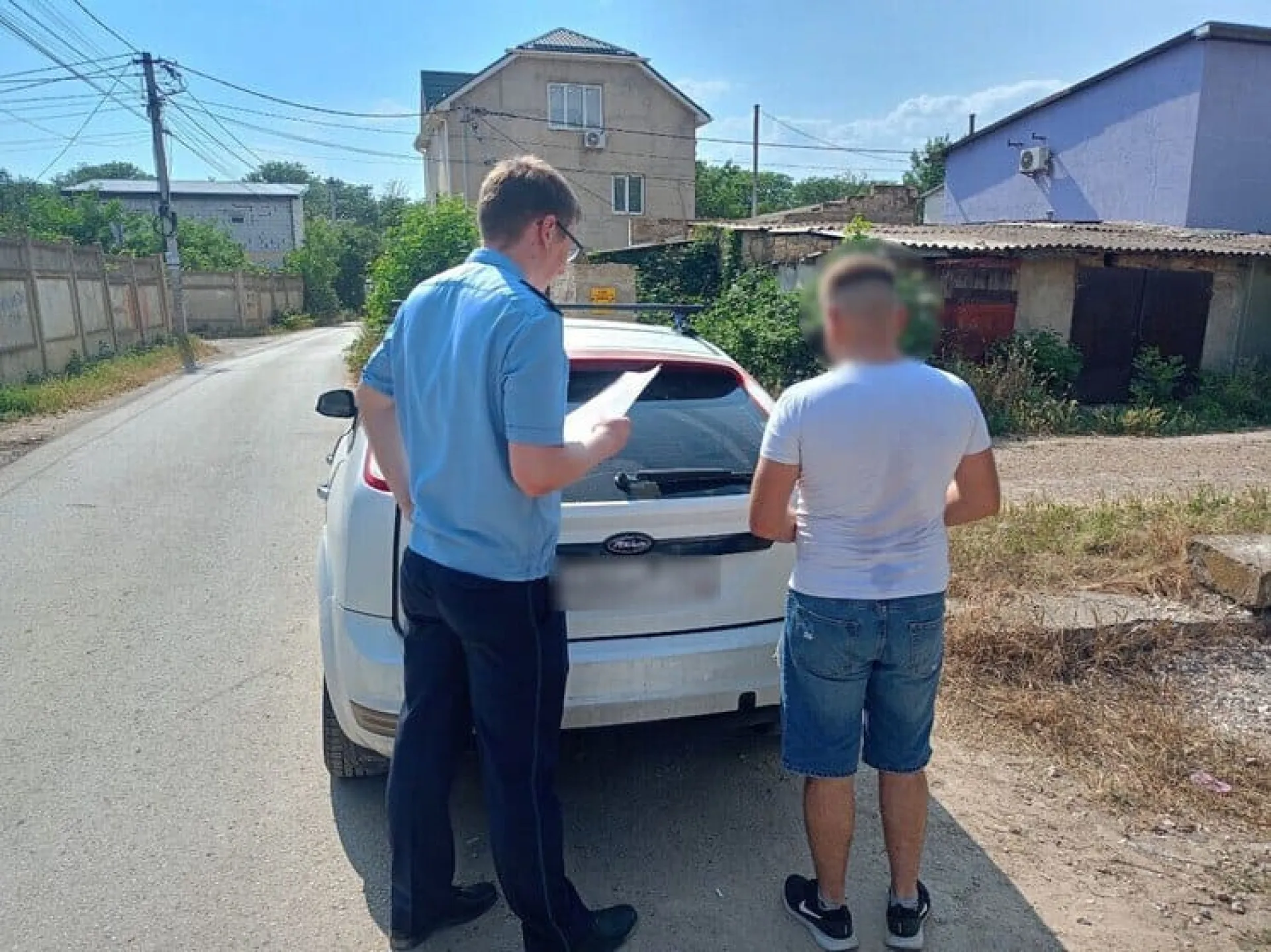 Купленную крымчанином машину арестовали для погашения долга беглого отца из Алтайского края