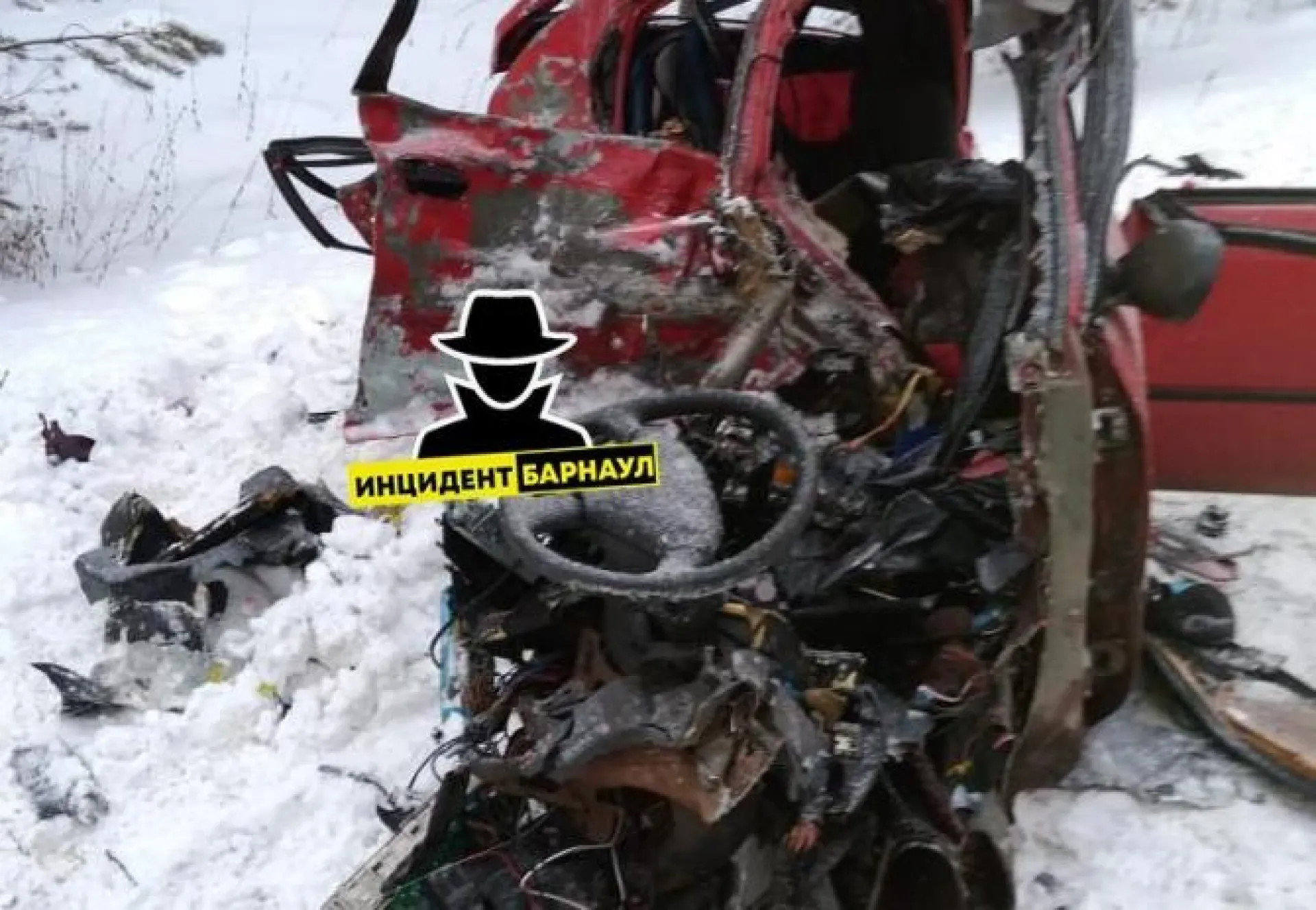 Женщина и ребенок погибли в страшной аварии в Алтайском крае