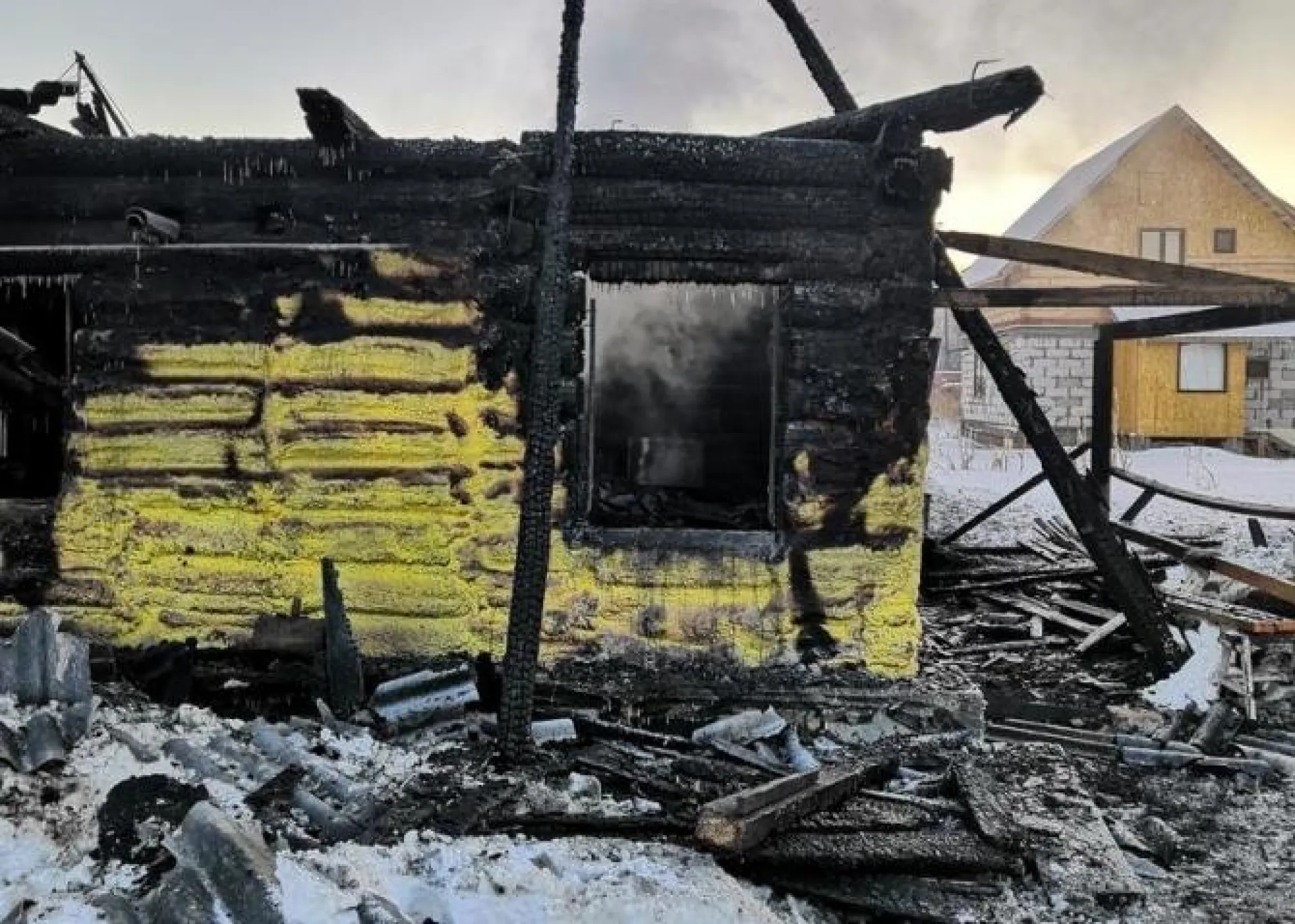 Жители края собирают помощь уцелевшим погорельцам в алтайском селе Жители края собирают помощь уцелевшим погорельцам в алтайском селе