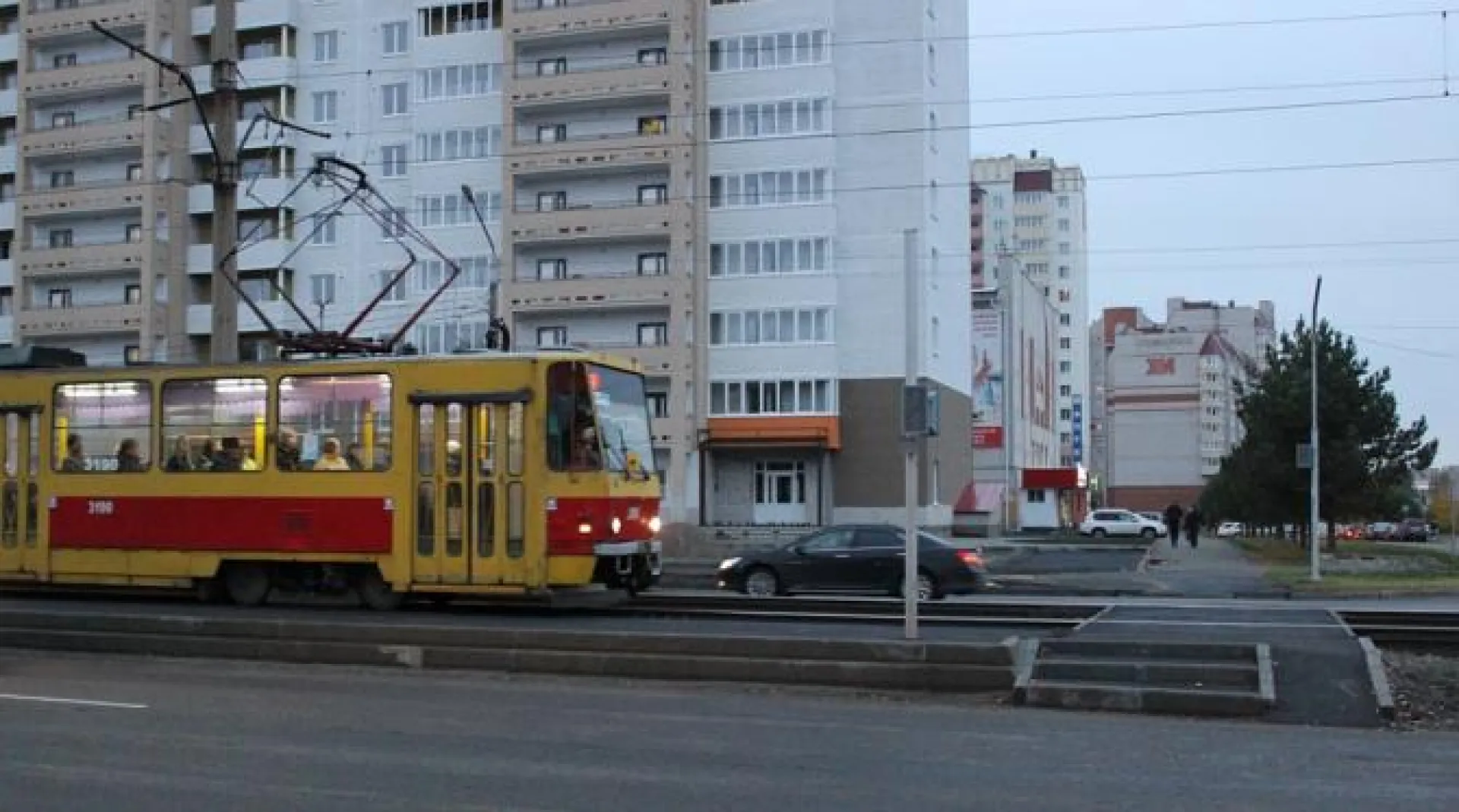 Переезд через трамвайные пути на пересечении улиц Антона Петрова и Островского строят в Барнауле