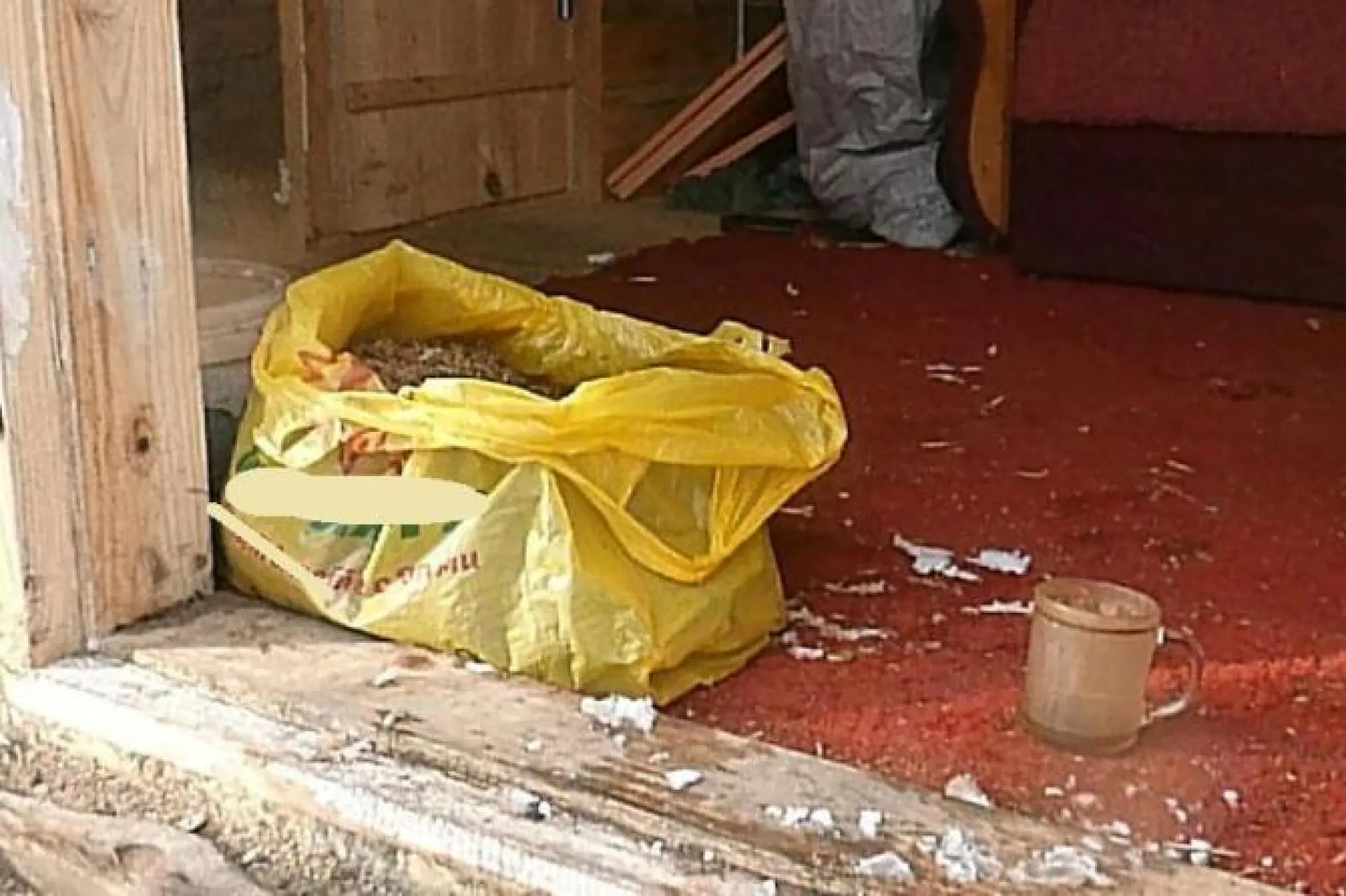 Полицейские приехали на семейную ссору, а изъяли более 1 килограмма марихуаны в Алтайском крае