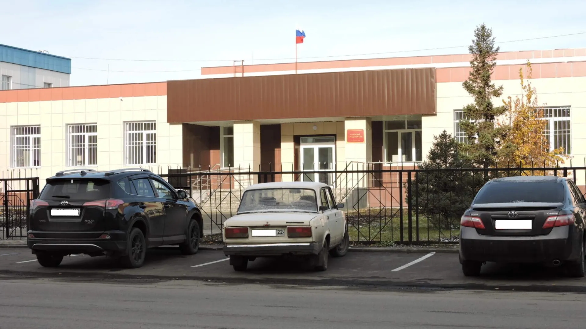 Подсудимый пытался сбежать из зала суда в Камне-на-Оби Подсудимый пытался сбежать из зала суда в Камне-на-Оби