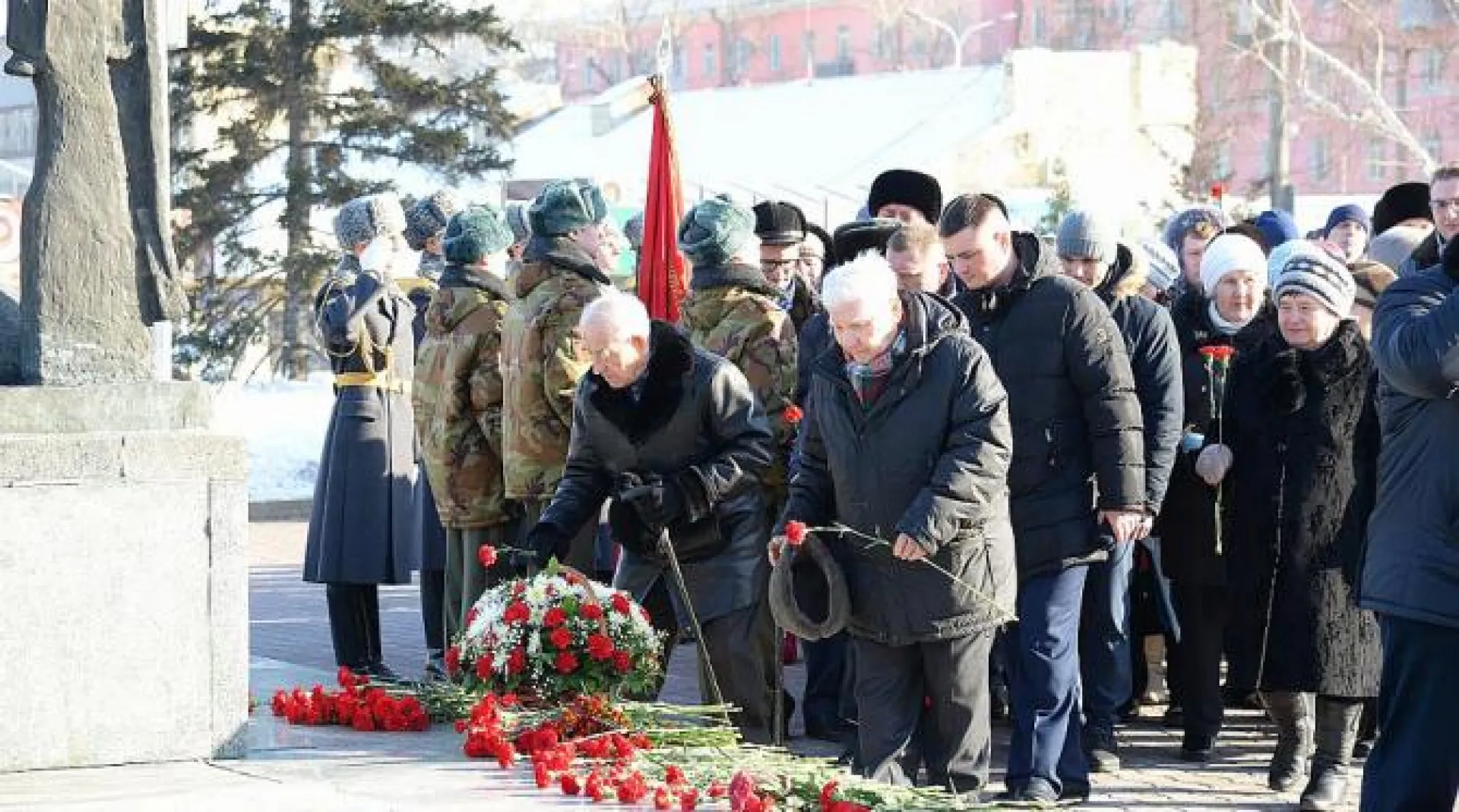 Память защитников Отечества почтили на Мемориале Славы в Барнауле