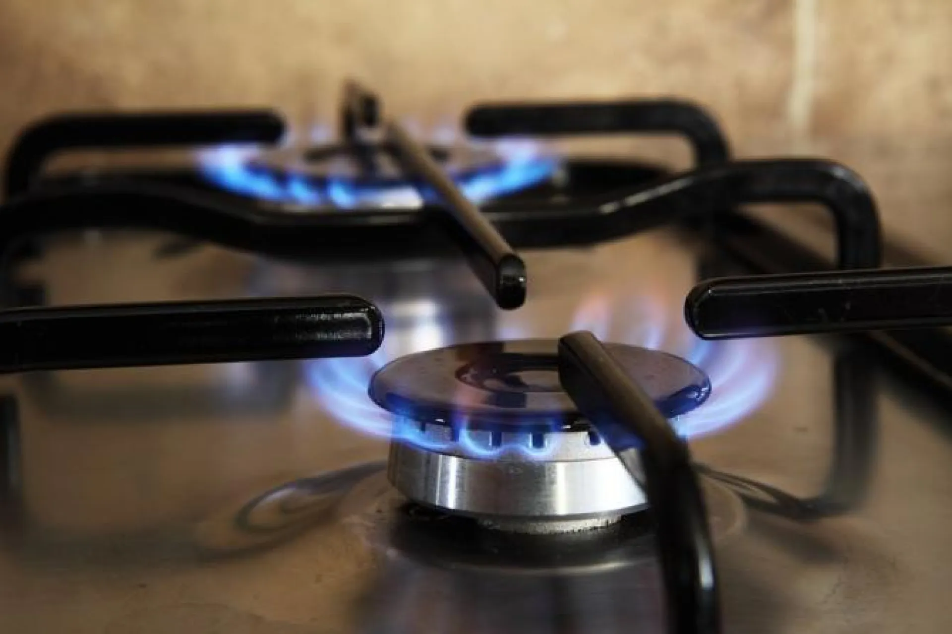 Соцсети: барнаульцы вынуждены греться газом из-за холода в квартире 