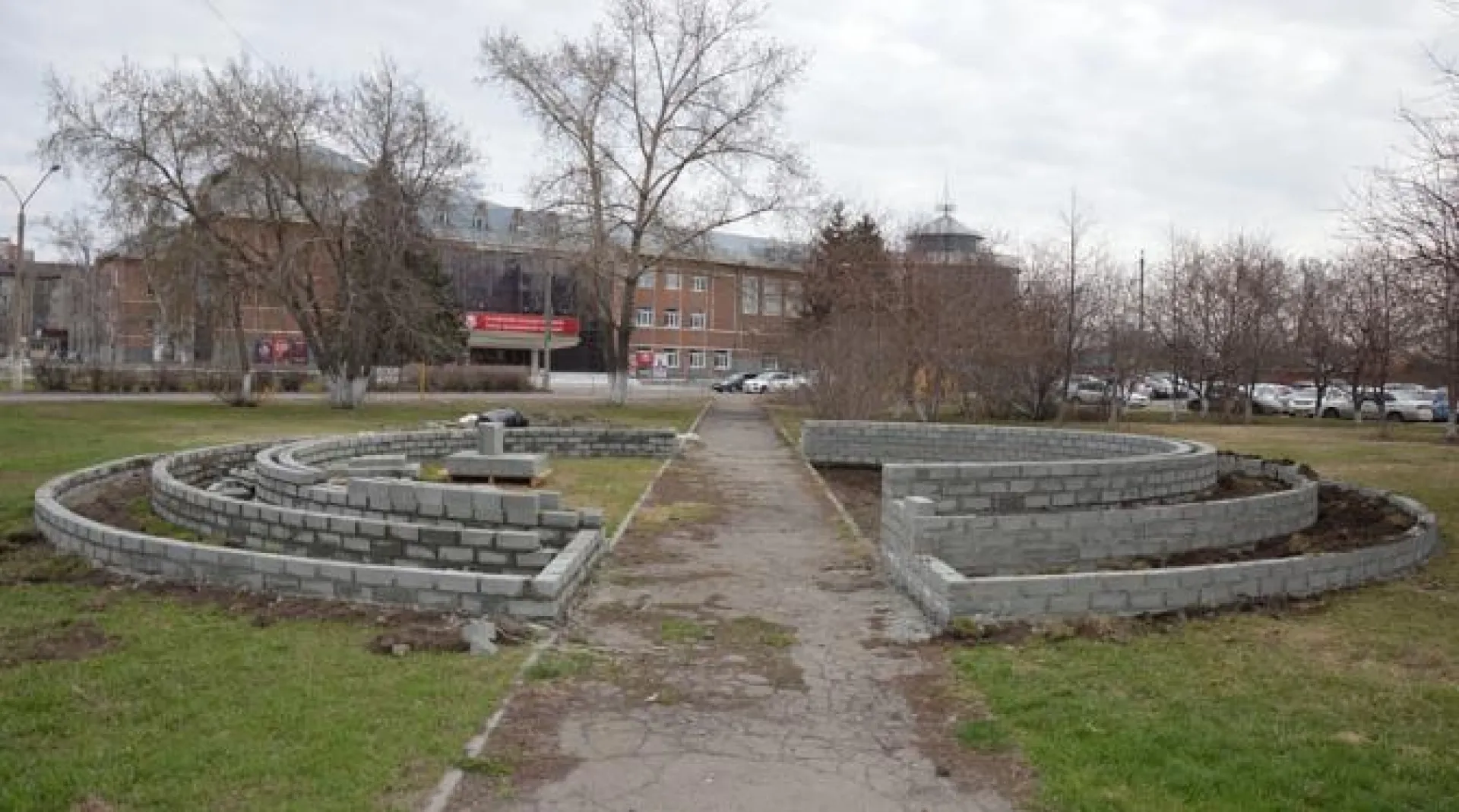 Огромная клумба появилась в Барнауле Огромная клумба появилась в Барнауле