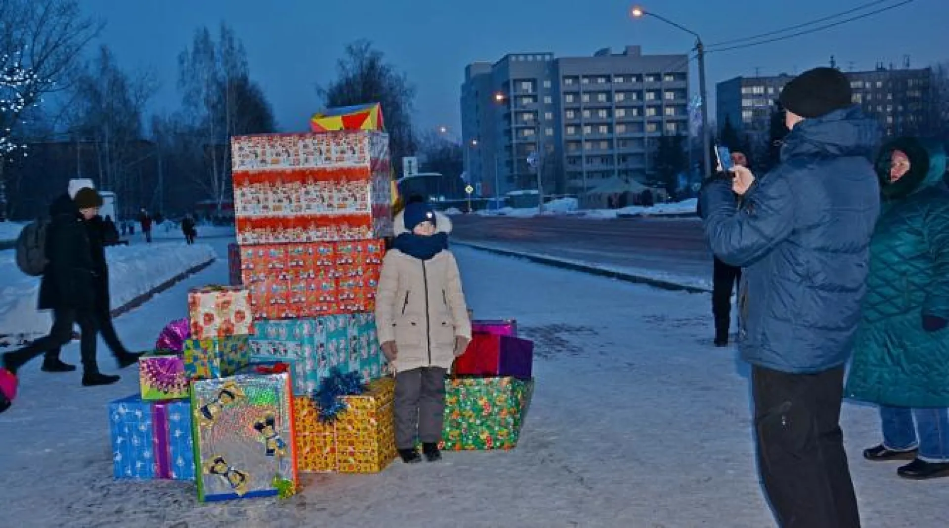 Новогодние снежные городки открылись в Барнауле