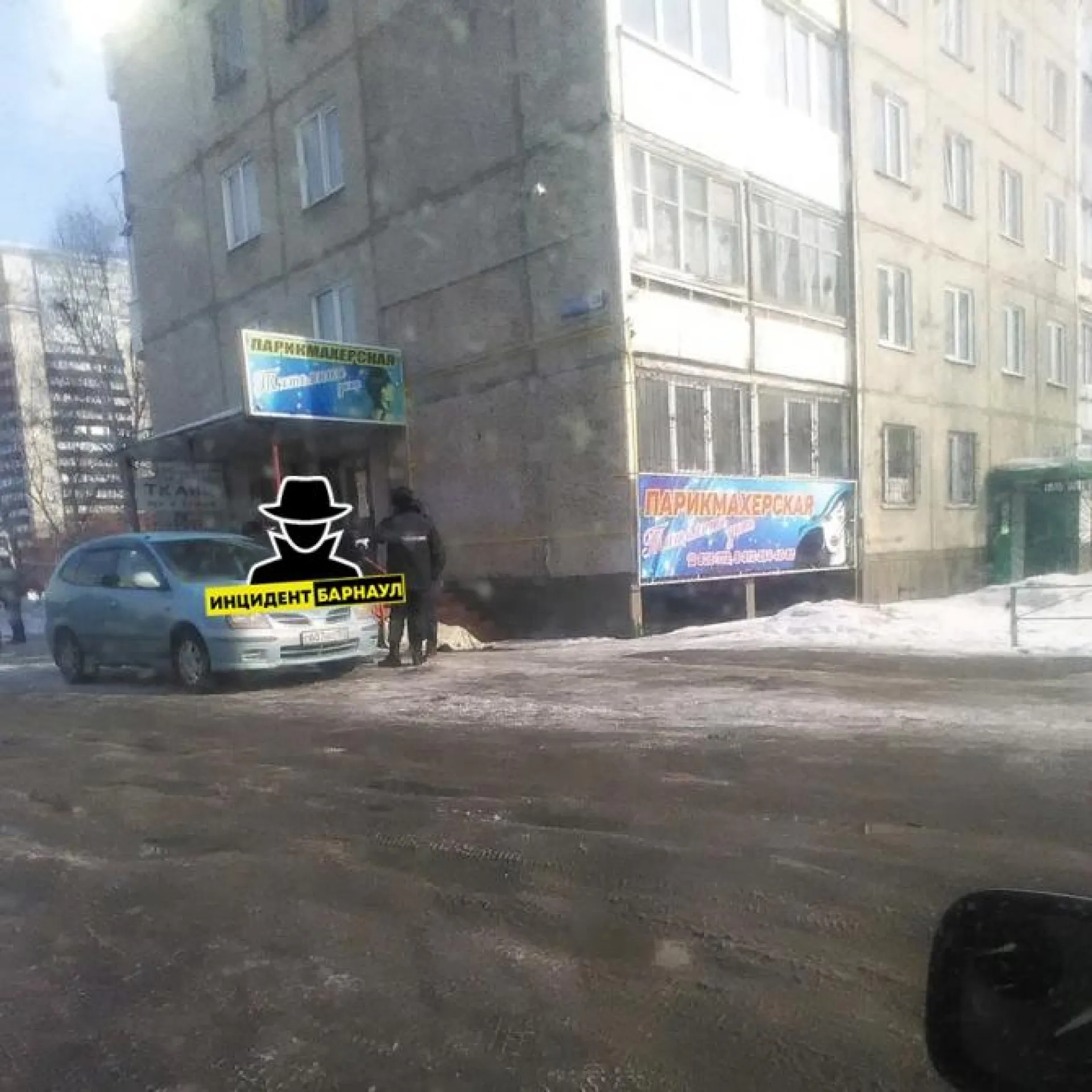 Тело мужчины обнаружили на крыльце парикмахерской в Барнауле Тело мужчины обнаружили на крыльце парикмахерской в Барнауле
