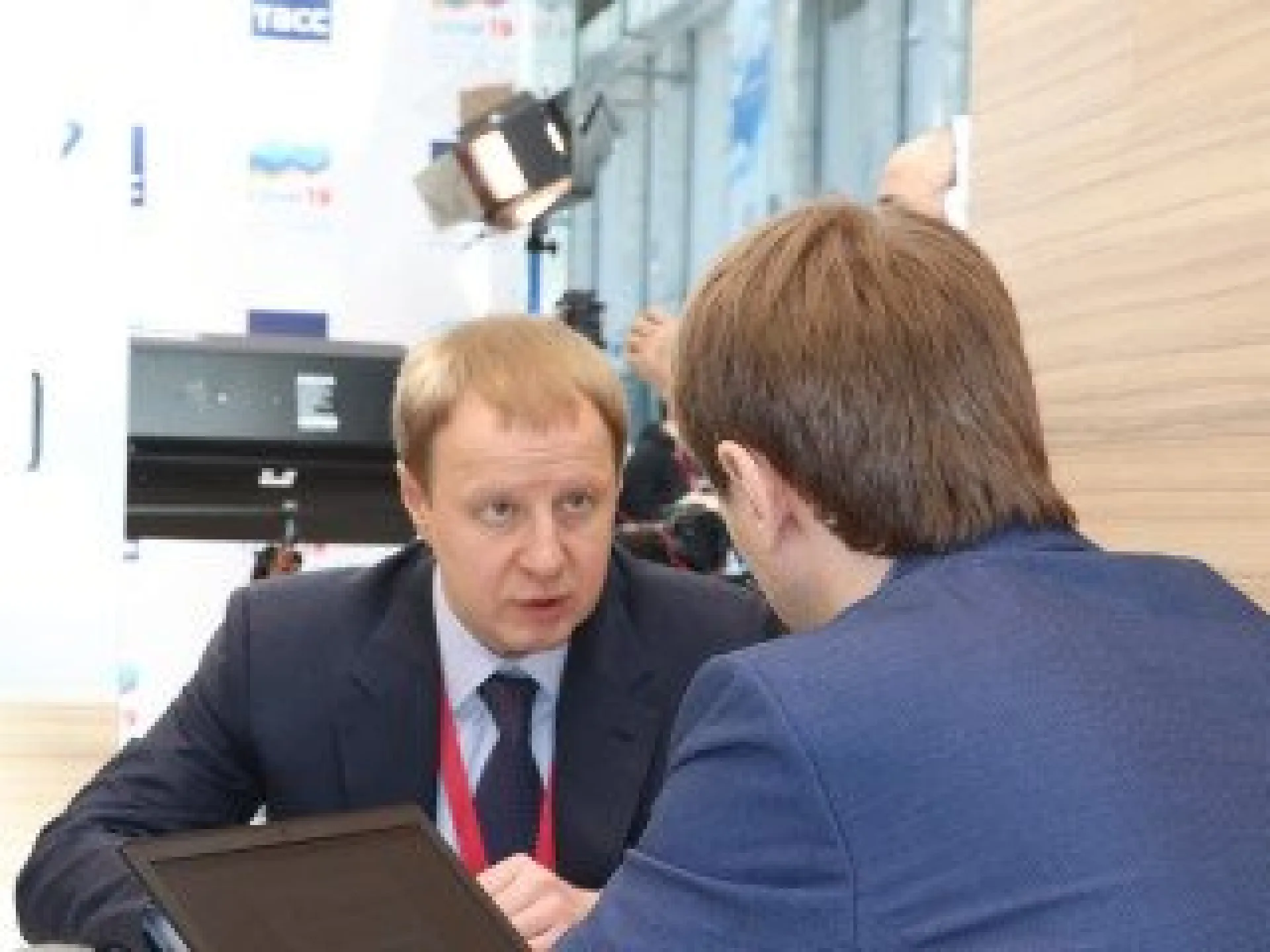 Виктор Томенко встретился с главой компании, которая завершает в Барнауле строительство центра позитронно-эмиссионной томографии Виктор Томенко встретился с главой компании, которая завершает в Барнауле строительство центра позитронно-эмиссионной томографии