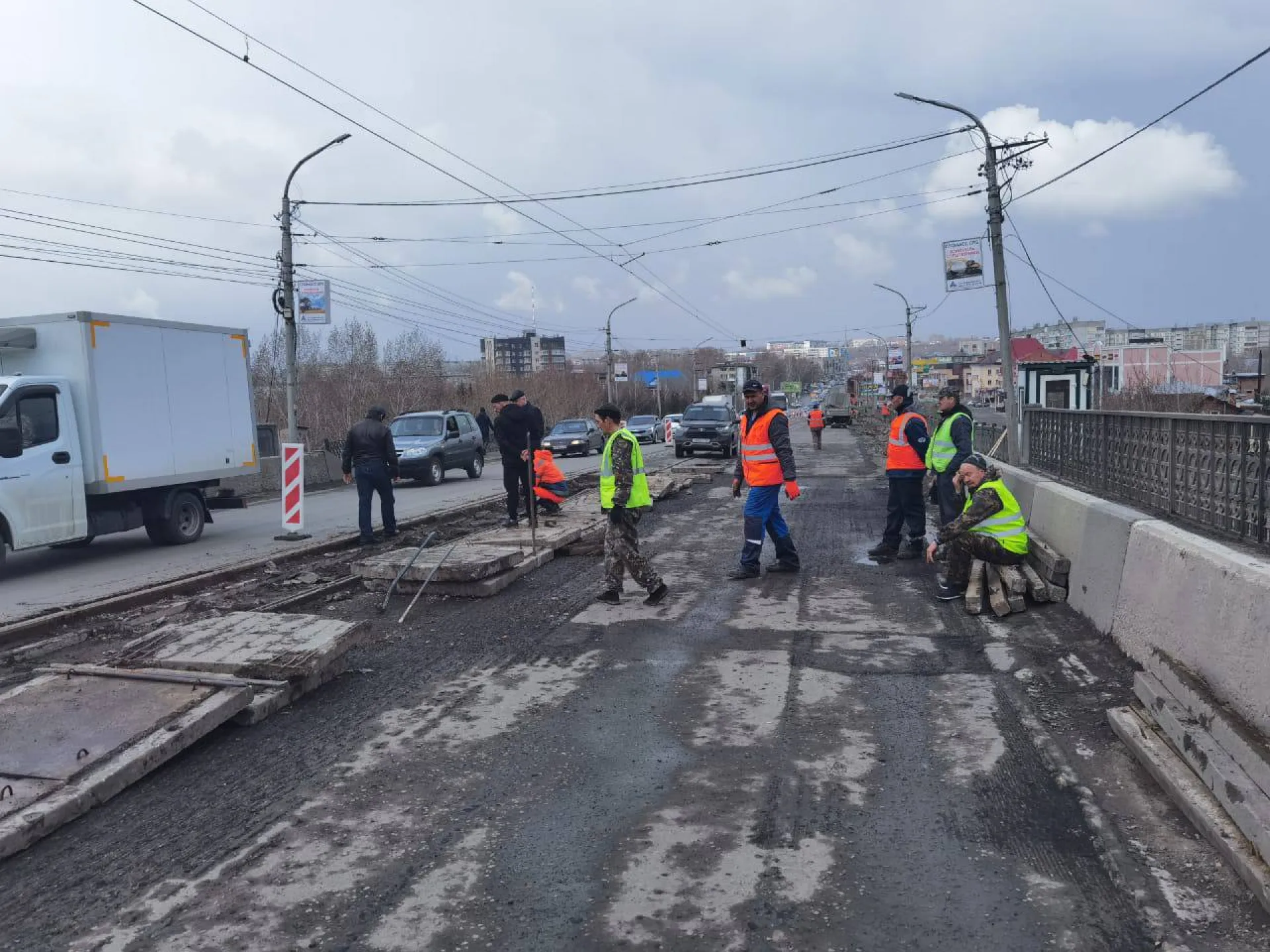 Виктор Томенко отчитался о работе на коммунальном мосту в Бийске