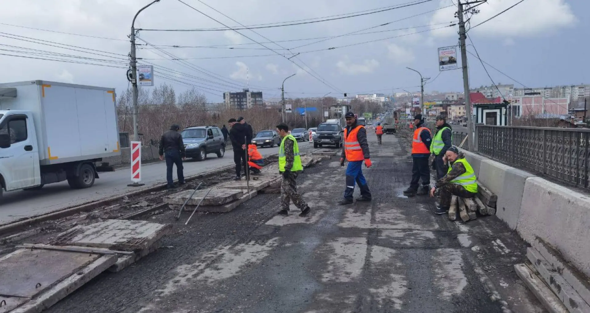 Понтонный мост открыли для движения в Бийске 