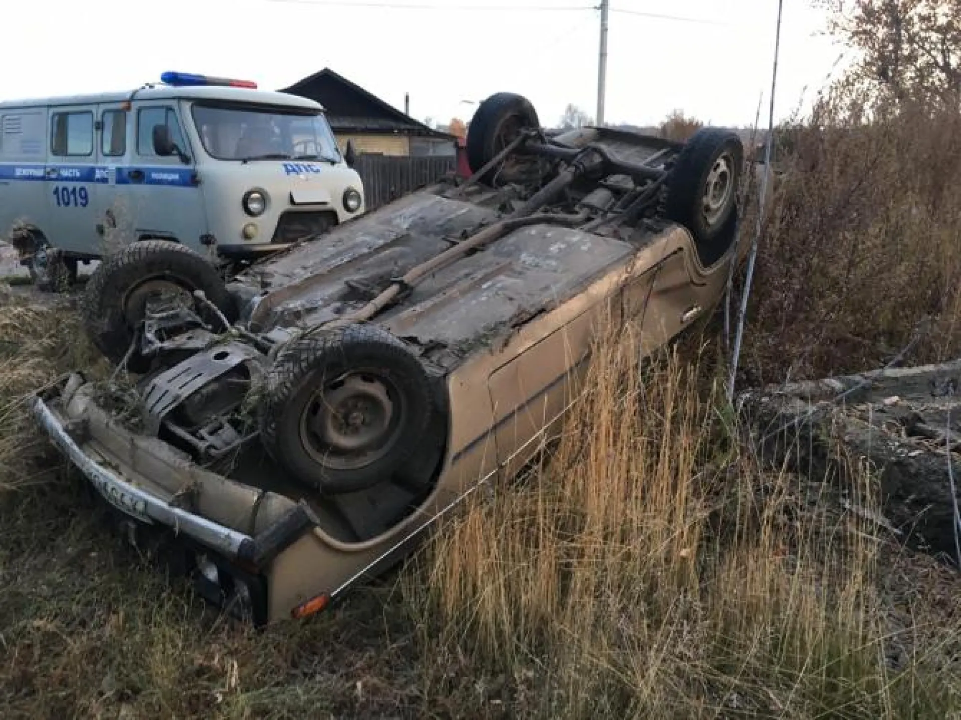 Бесхозный перевернутый автомобиль обнаружили в Бийске Бесхозный перевернутый автомобиль обнаружили в Бийске