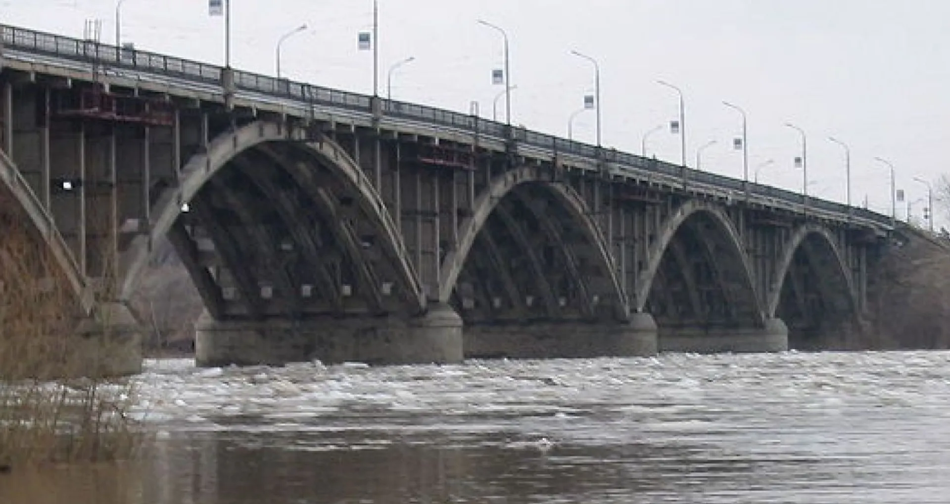 Коммунальный мост в Бийске продолжит работать во время ремонта