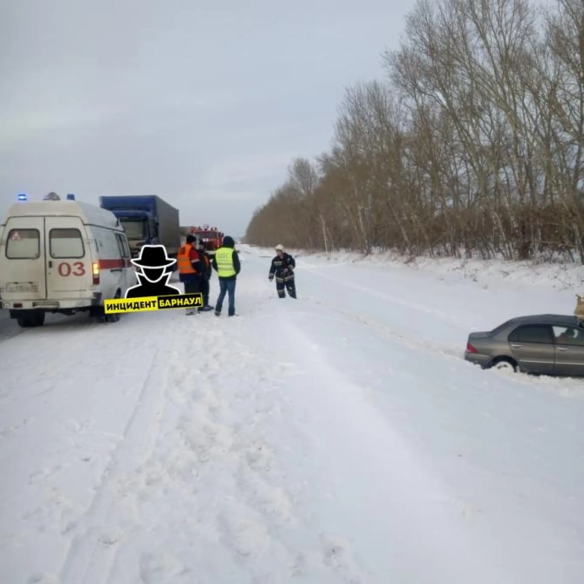 Автомобиль слетел в кювет на алтайской трассе