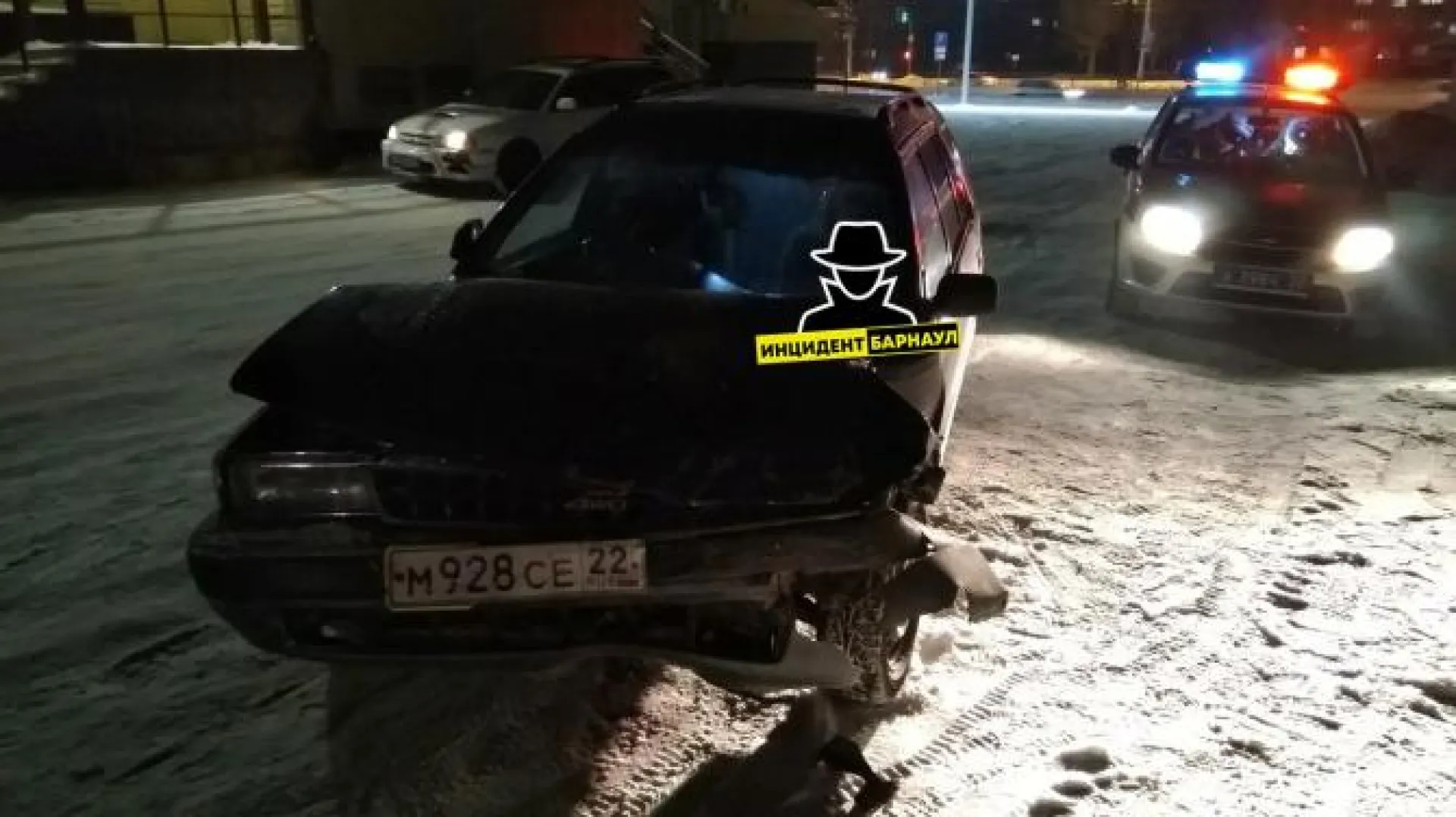 Жесткое столкновение трех автомобилей произошло в Барнауле
