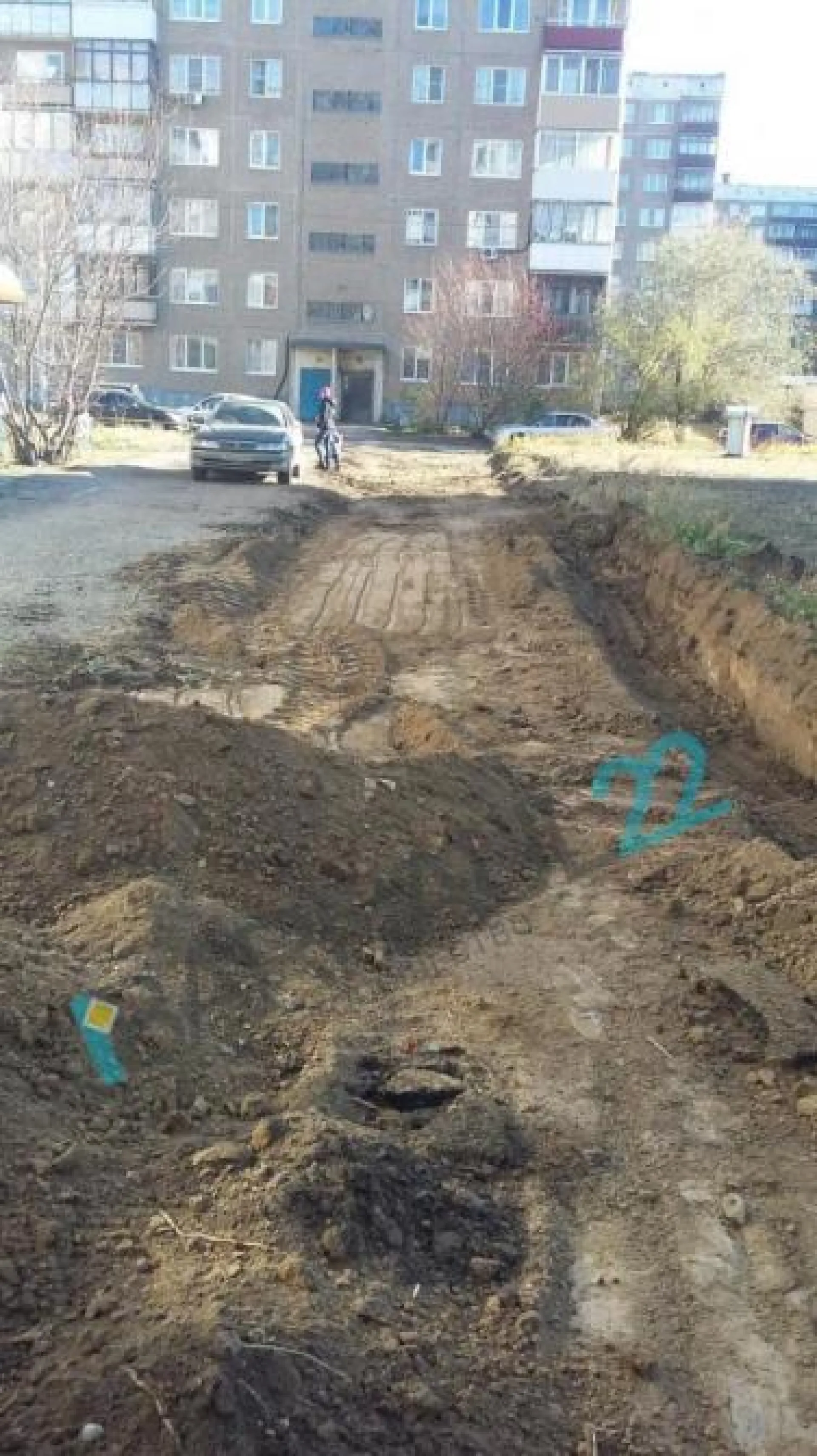 Барнаульцы возмущены незаконным строительством парковки во дворе дома