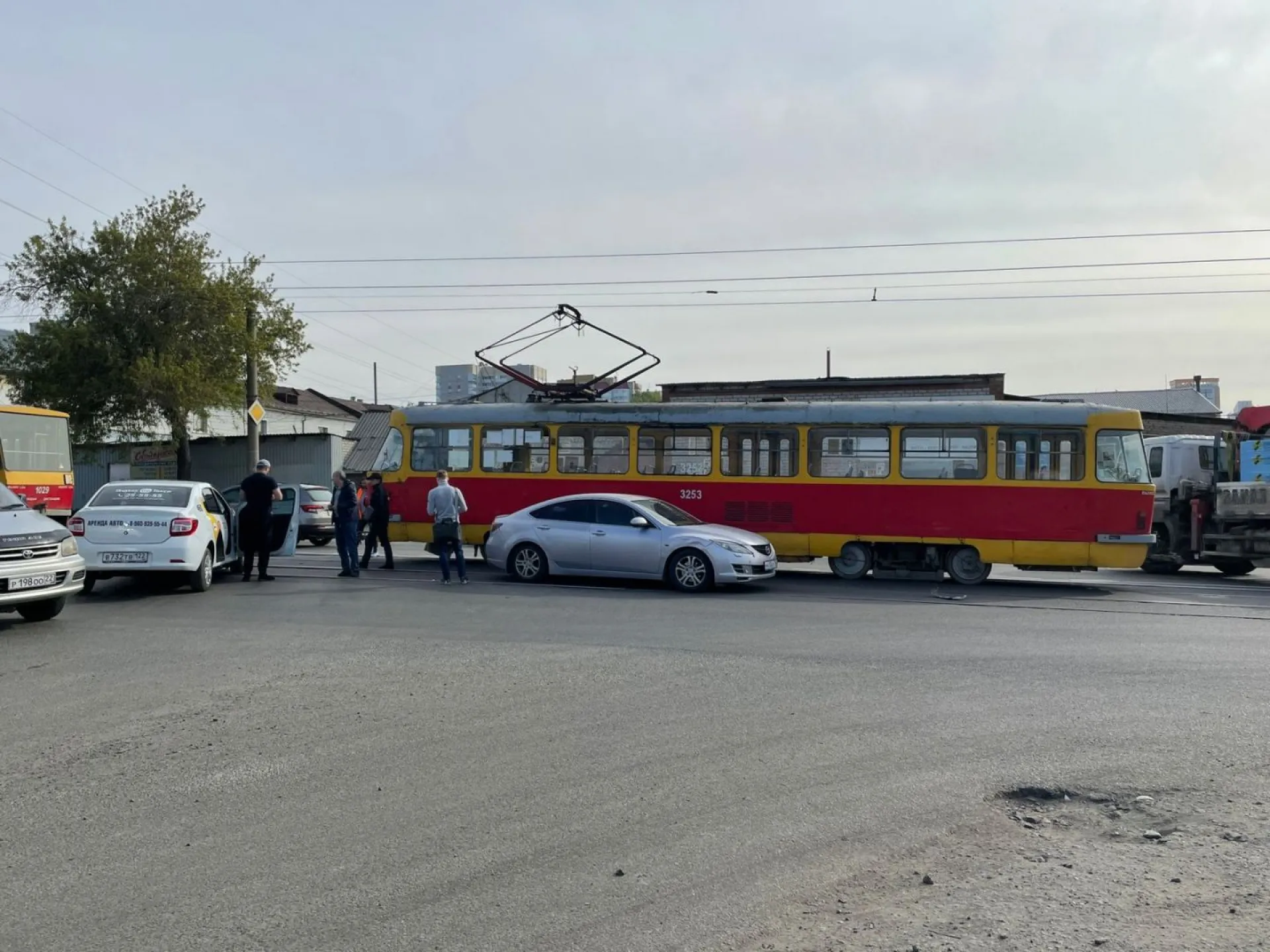 Движение трамваев встало после утреннего ДТП в Барнауле Движение трамваев встало после утреннего ДТП в Барнауле