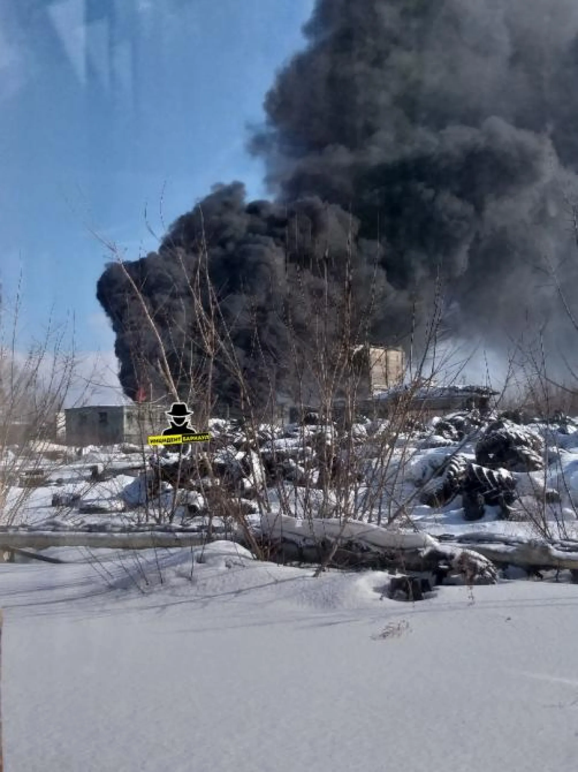 Пожарные локализовали возгорание на заводе в Алтайском крае