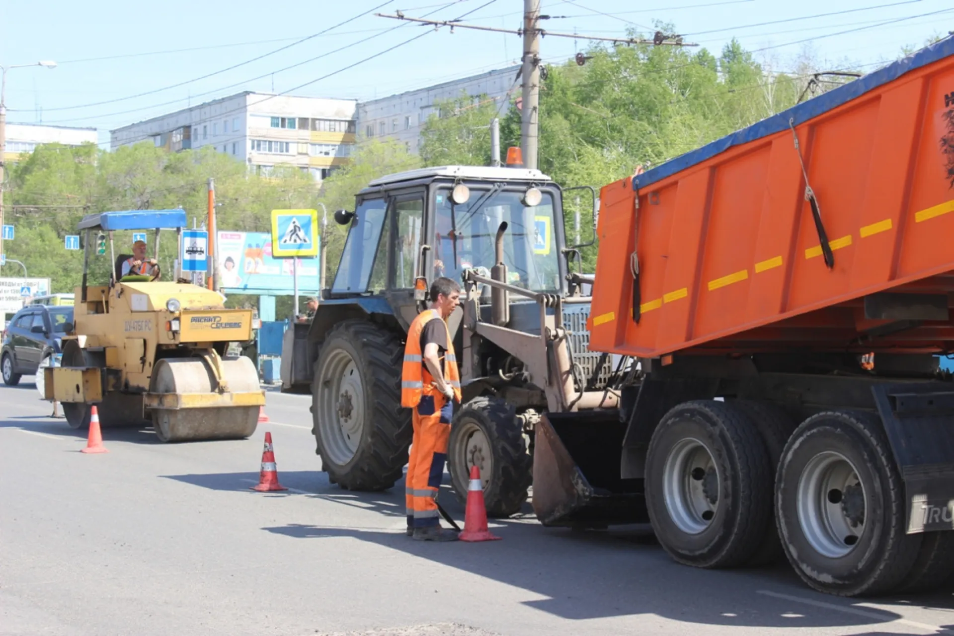 В Барнауле дорожники выполняют текущий ремонт улицы Попова
