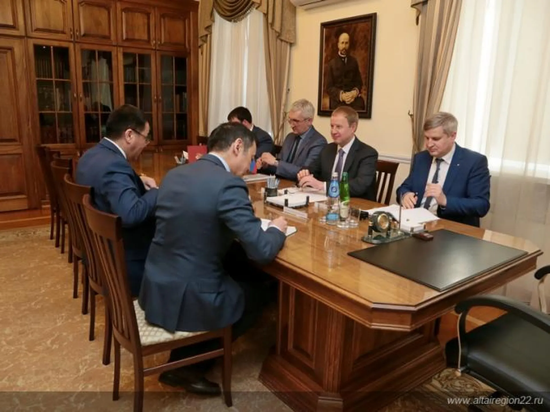 Виктор Томенко обсудил вопросы сотрудничества с Генконсулом Узбекистана