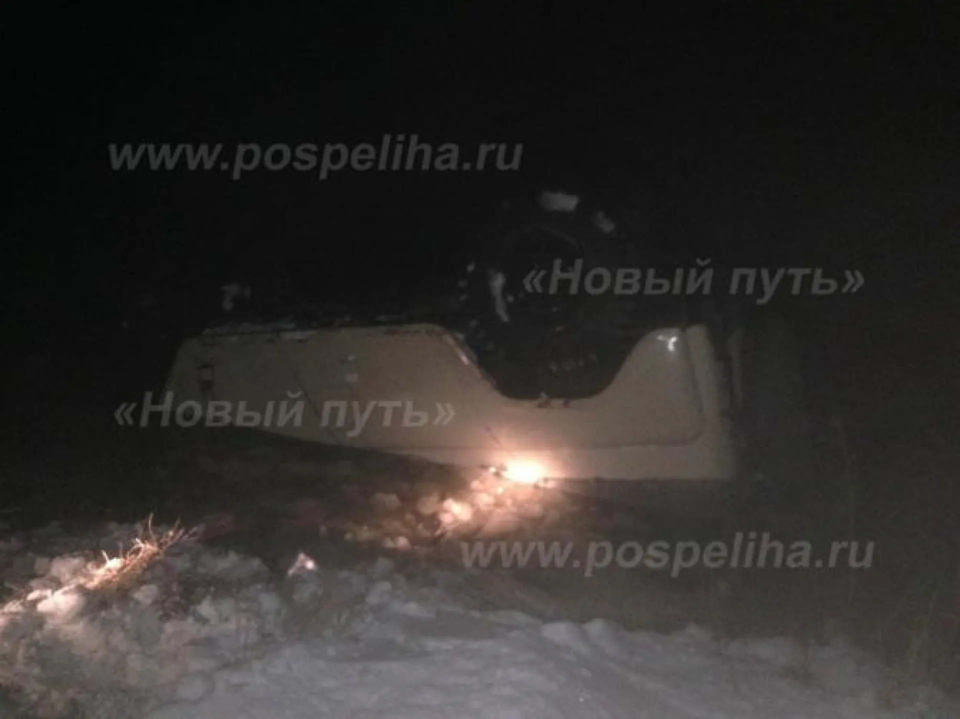 Уазик утонул в озере в Алтайском крае