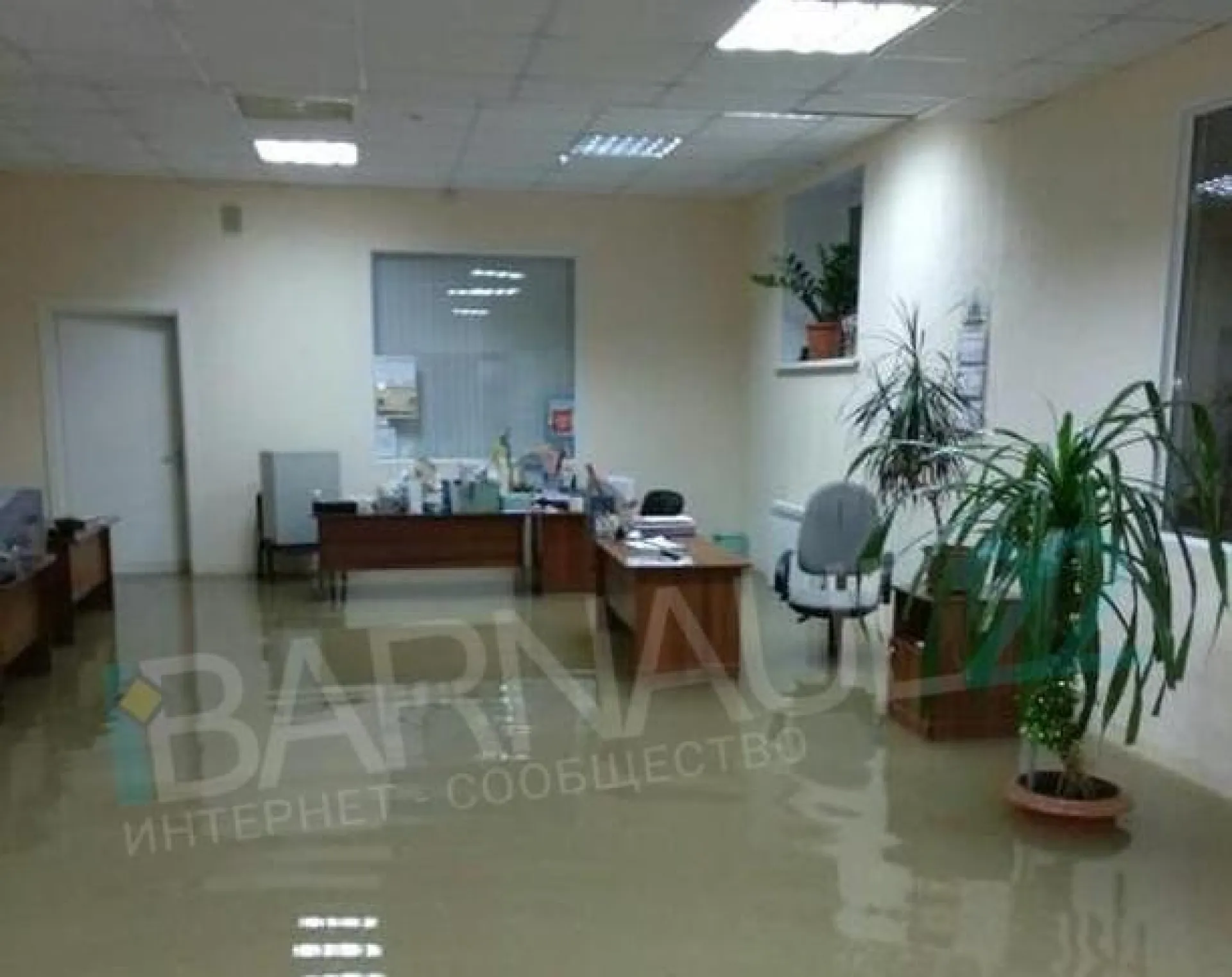 Барнаульский водоканал устраняет повреждения на трех водопроводах